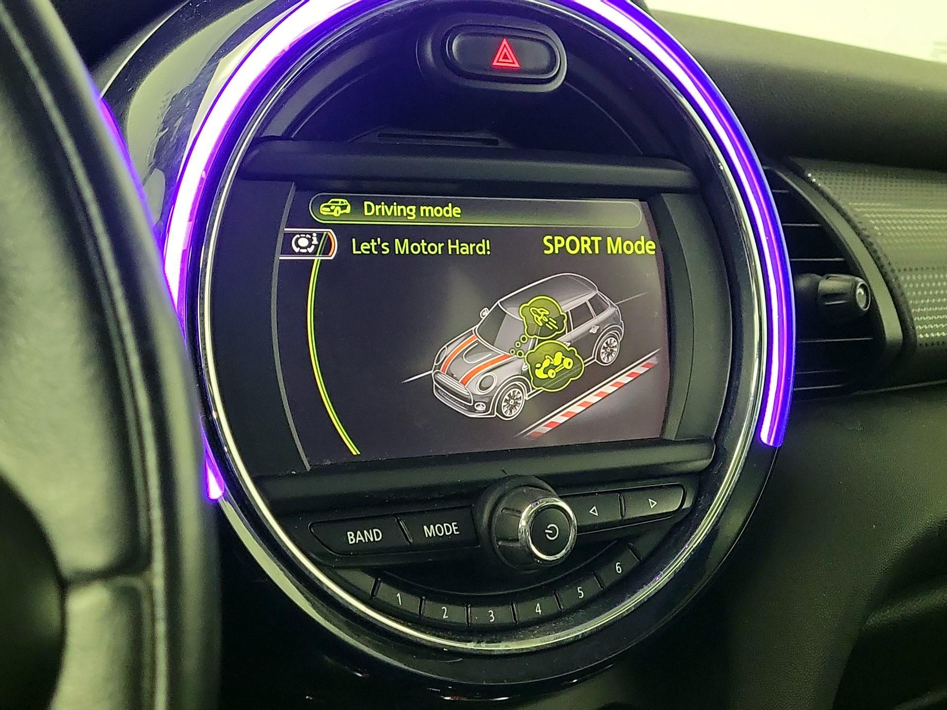 Thumbnail: 2015 MINI Cooper Hardtop - 14