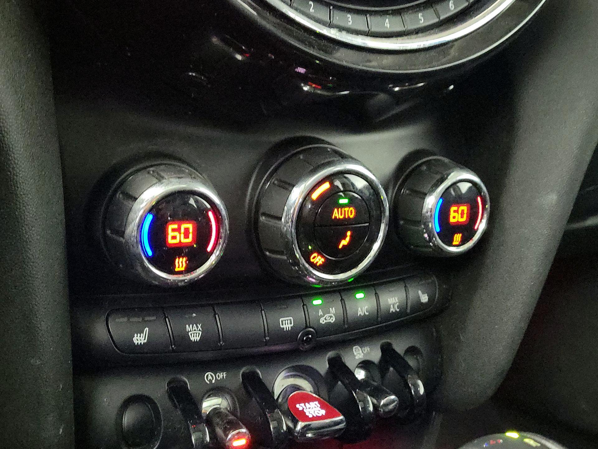 Thumbnail: 2015 MINI Cooper Hardtop - 15