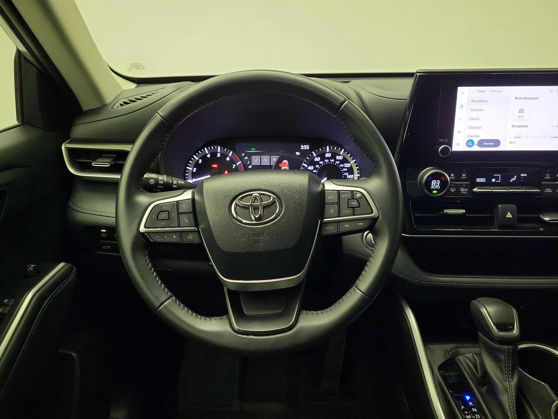 Thumbnail: 2023 Toyota Highlander - 10