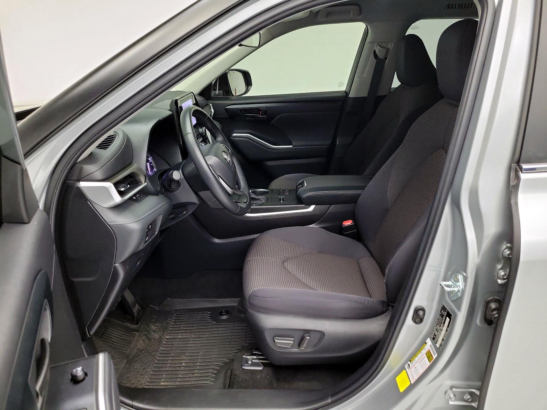 Thumbnail: 2023 Toyota Highlander - 11