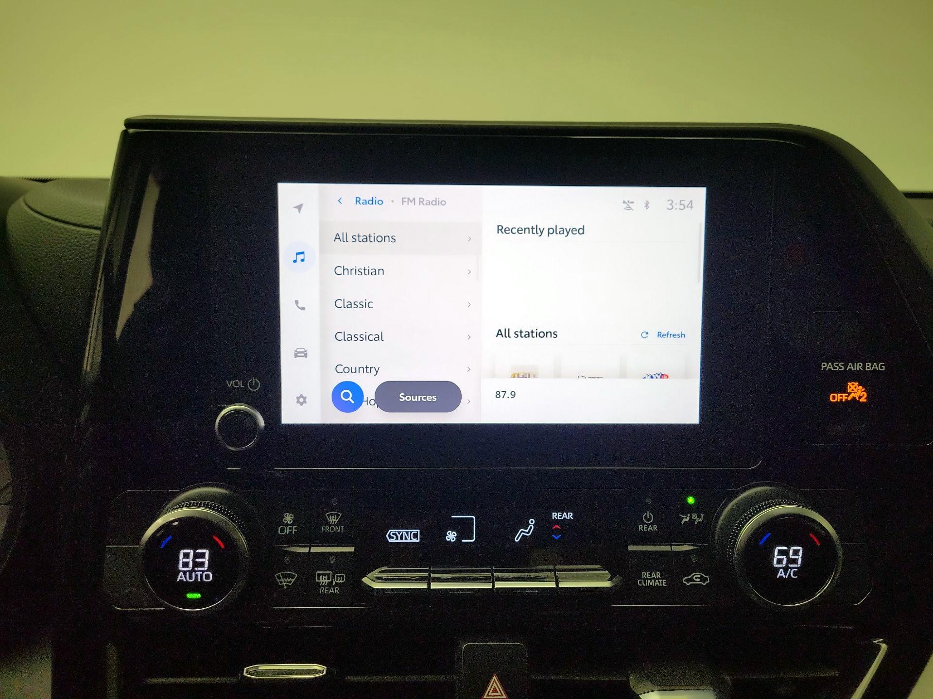 Thumbnail: 2023 Toyota Highlander - 15