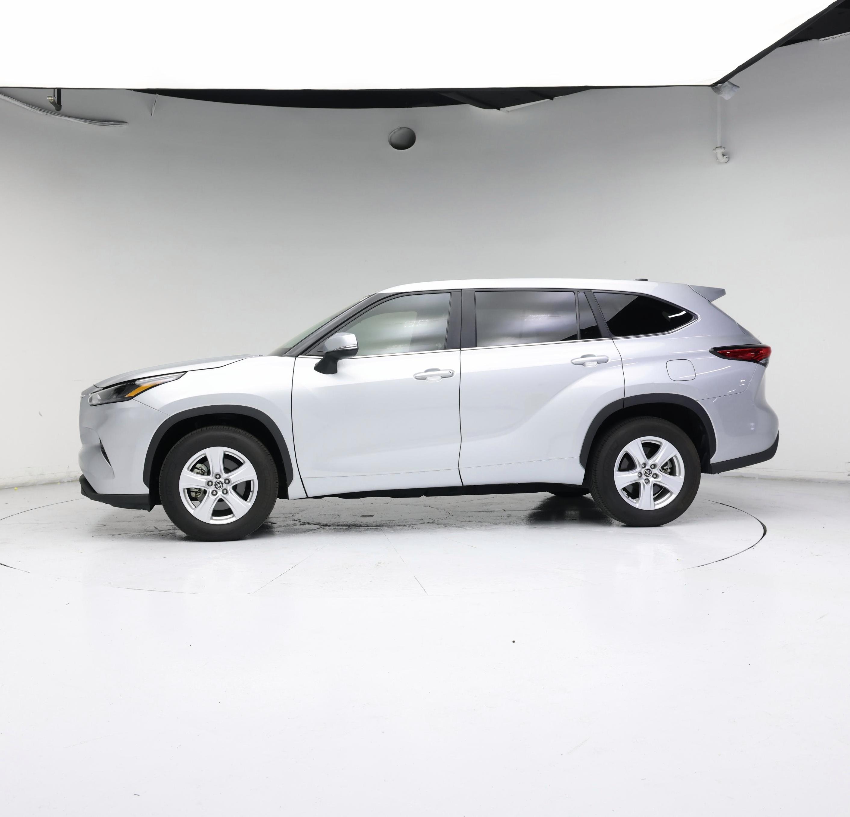 Thumbnail: 2023 Toyota Highlander - 3