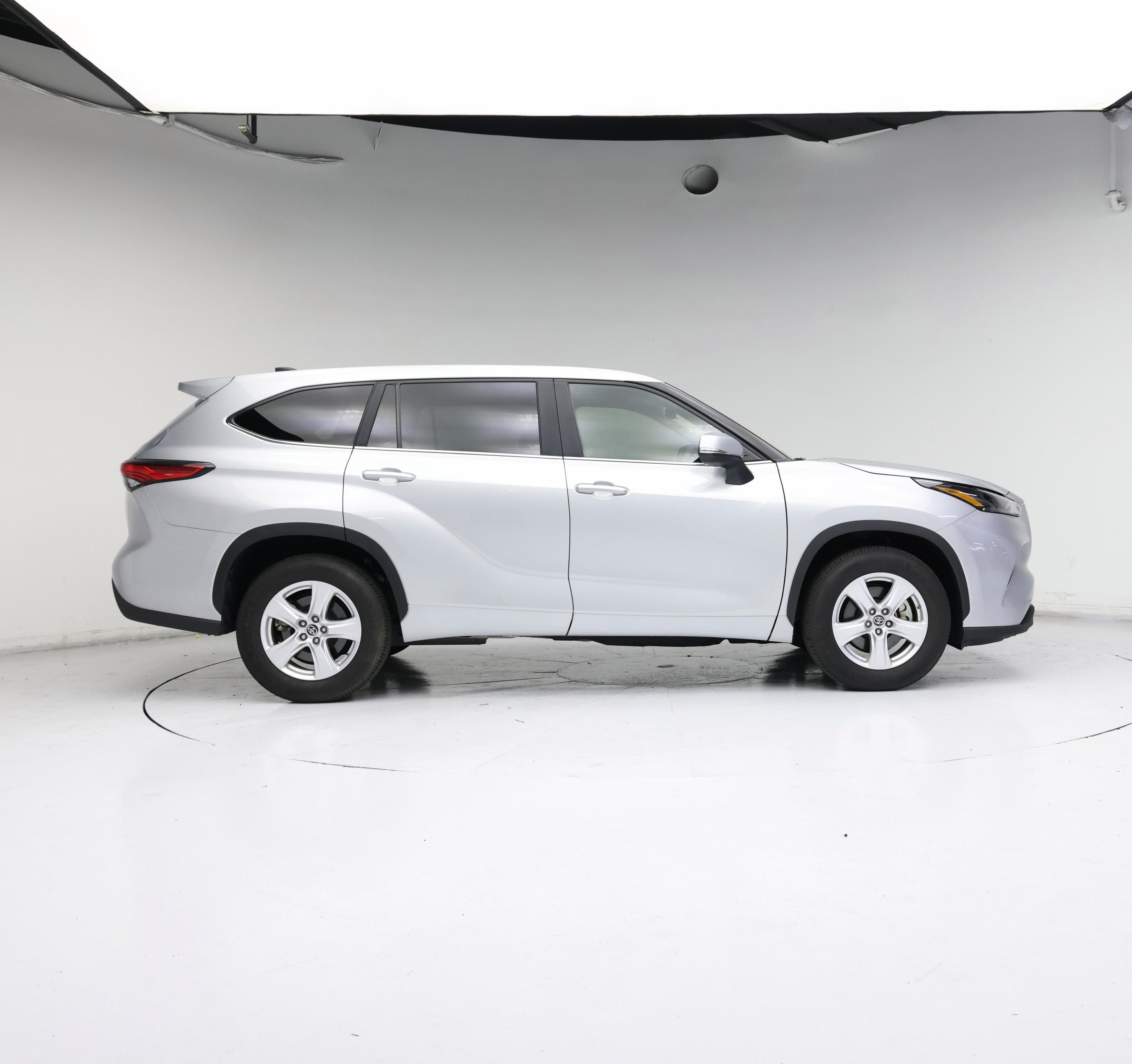 Thumbnail: 2023 Toyota Highlander - 7