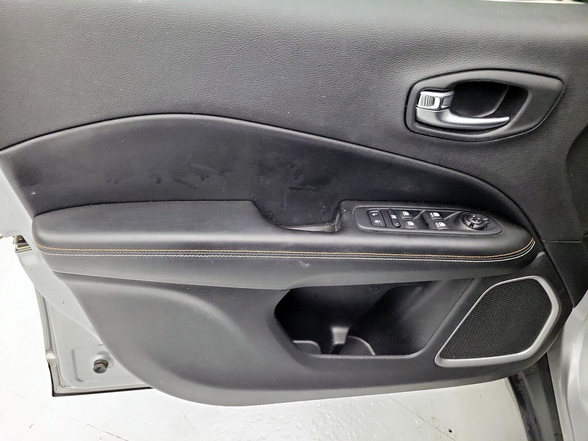 Thumbnail: 2020 Jeep Compass - 12