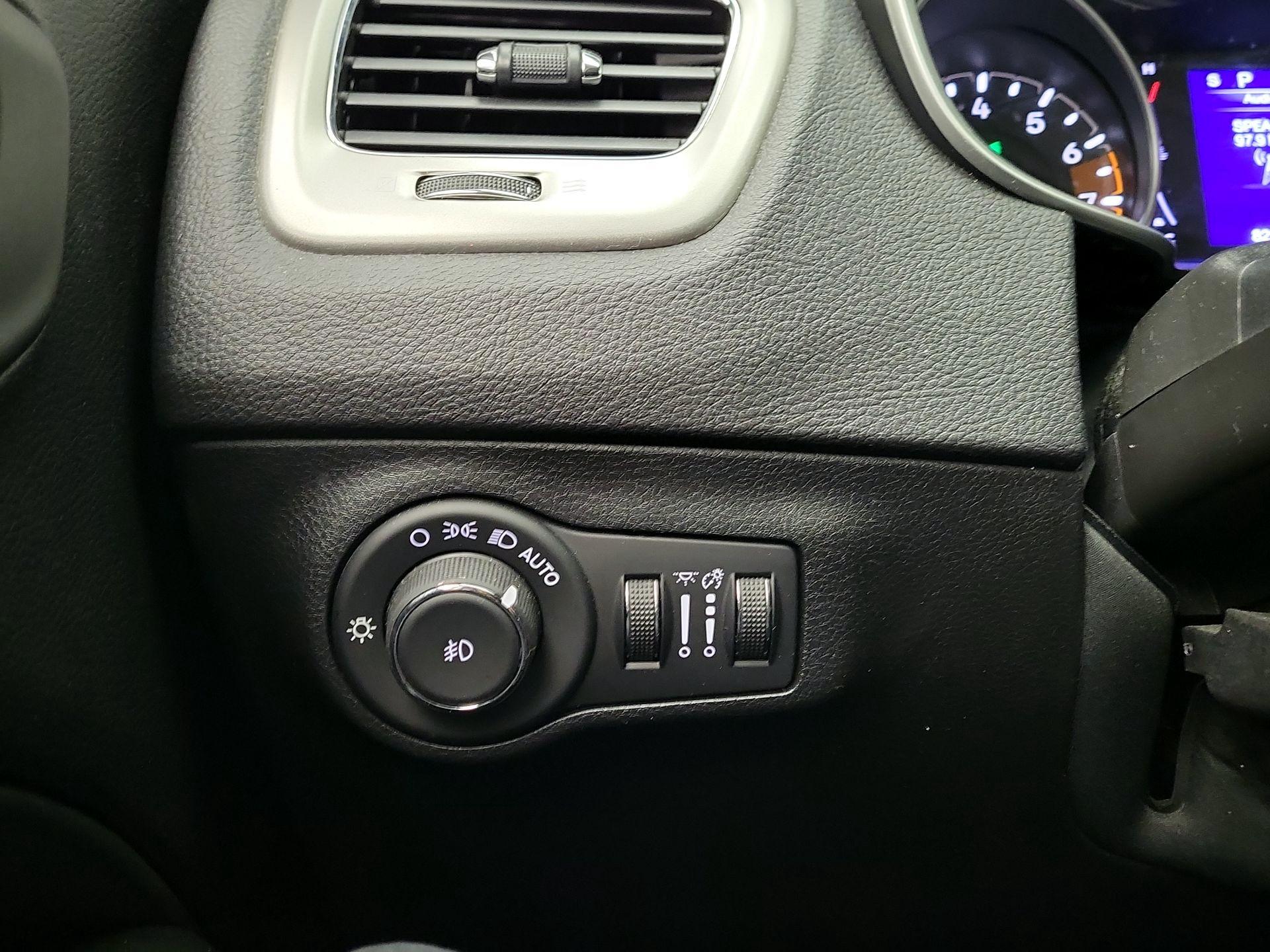 Thumbnail: 2020 Jeep Compass - 13