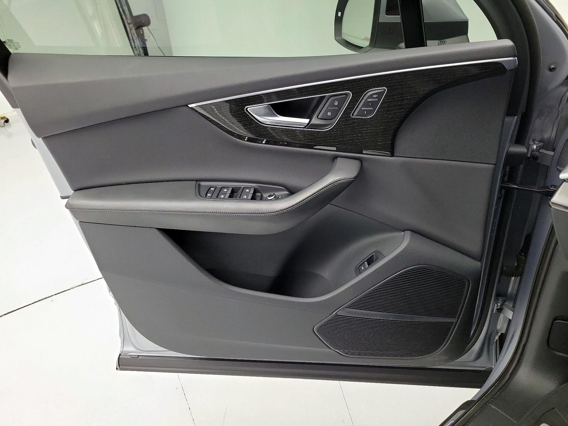 Thumbnail: 2021 Audi Q7 - 12