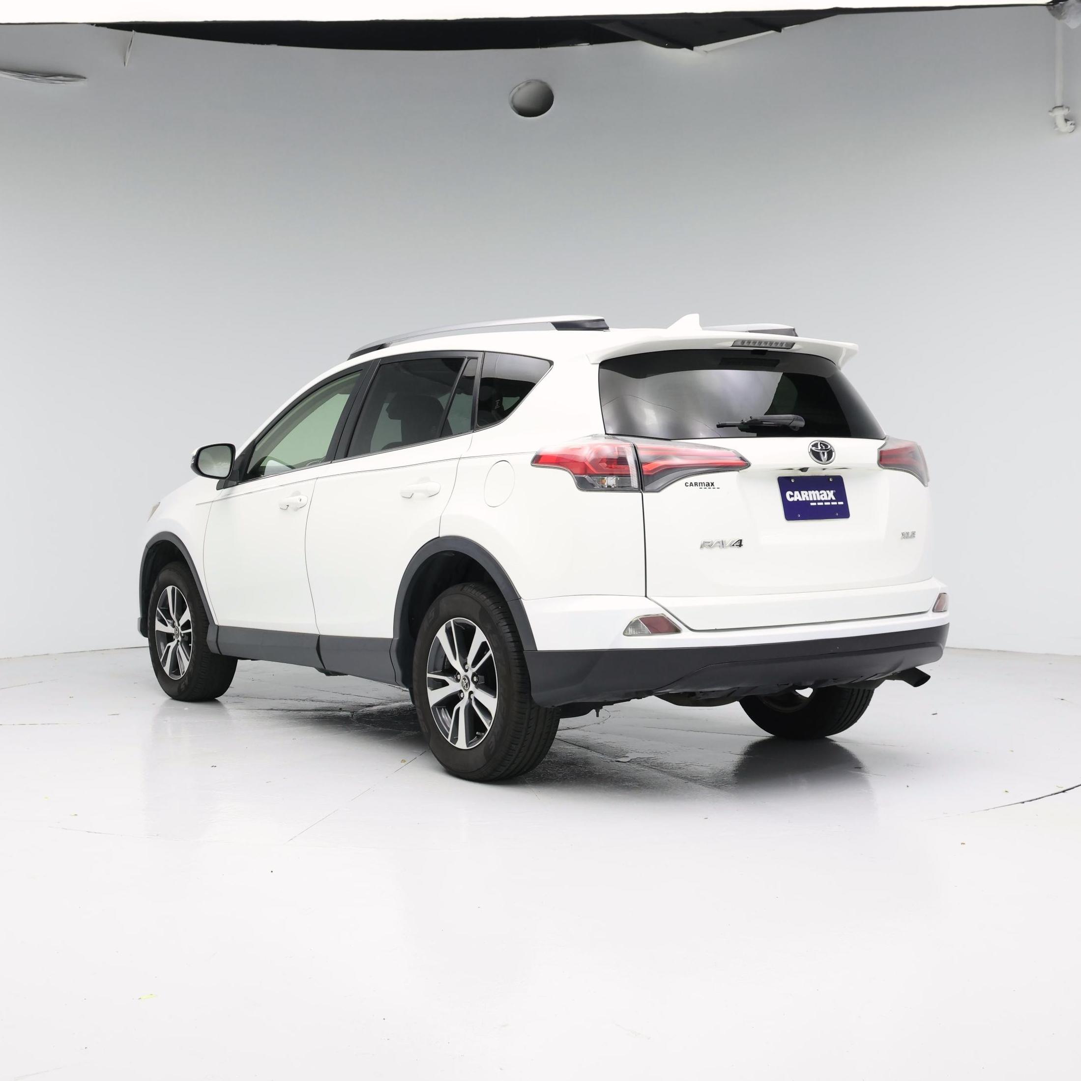Thumbnail: 2018 Toyota RAV4 - 2