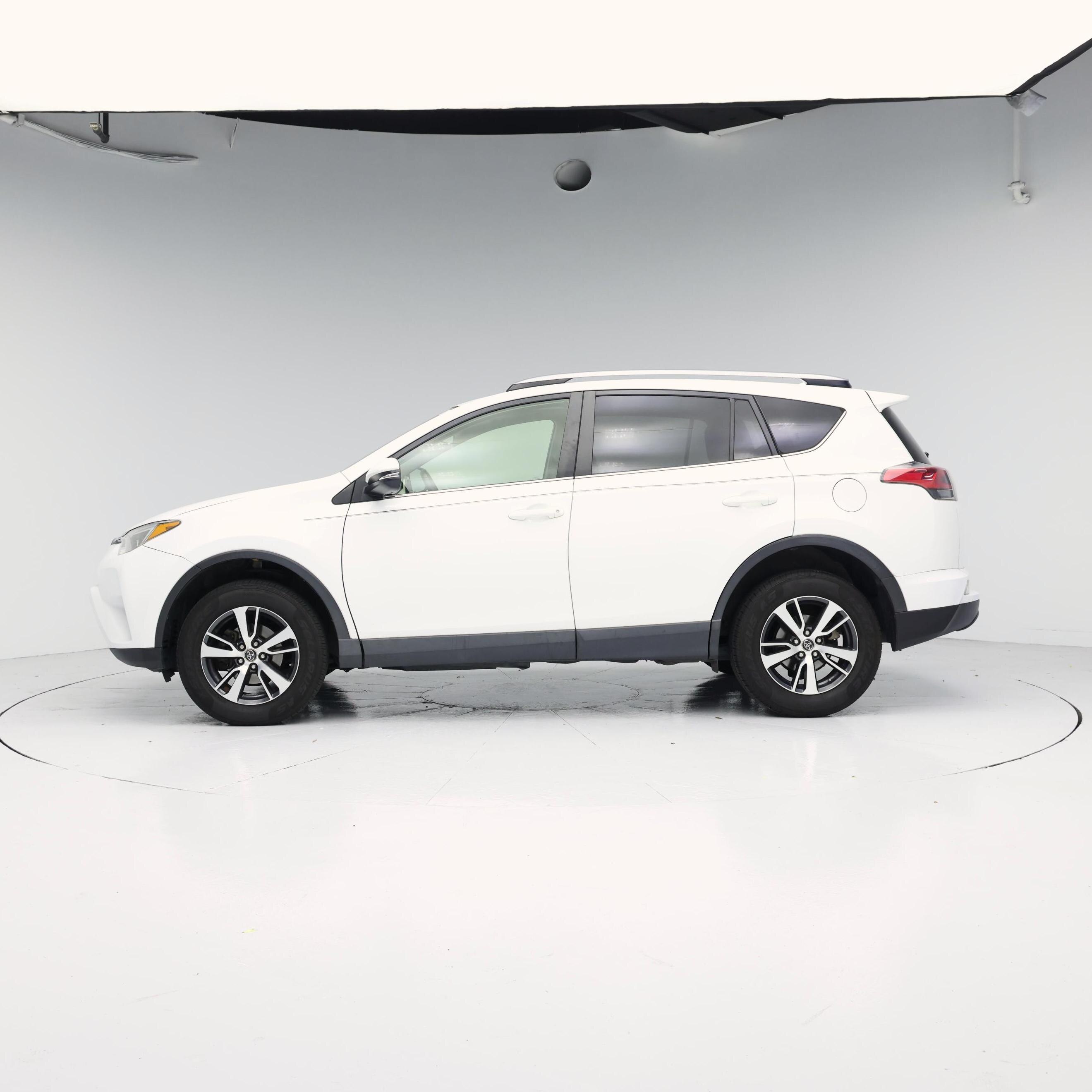 Thumbnail: 2018 Toyota RAV4 - 3
