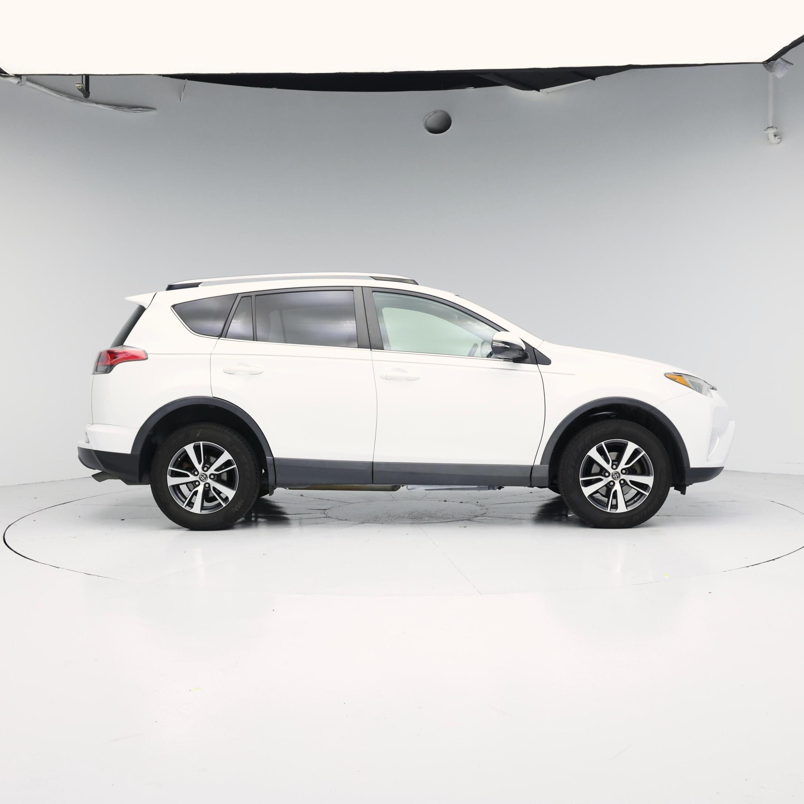 Thumbnail: 2018 Toyota RAV4 - 7