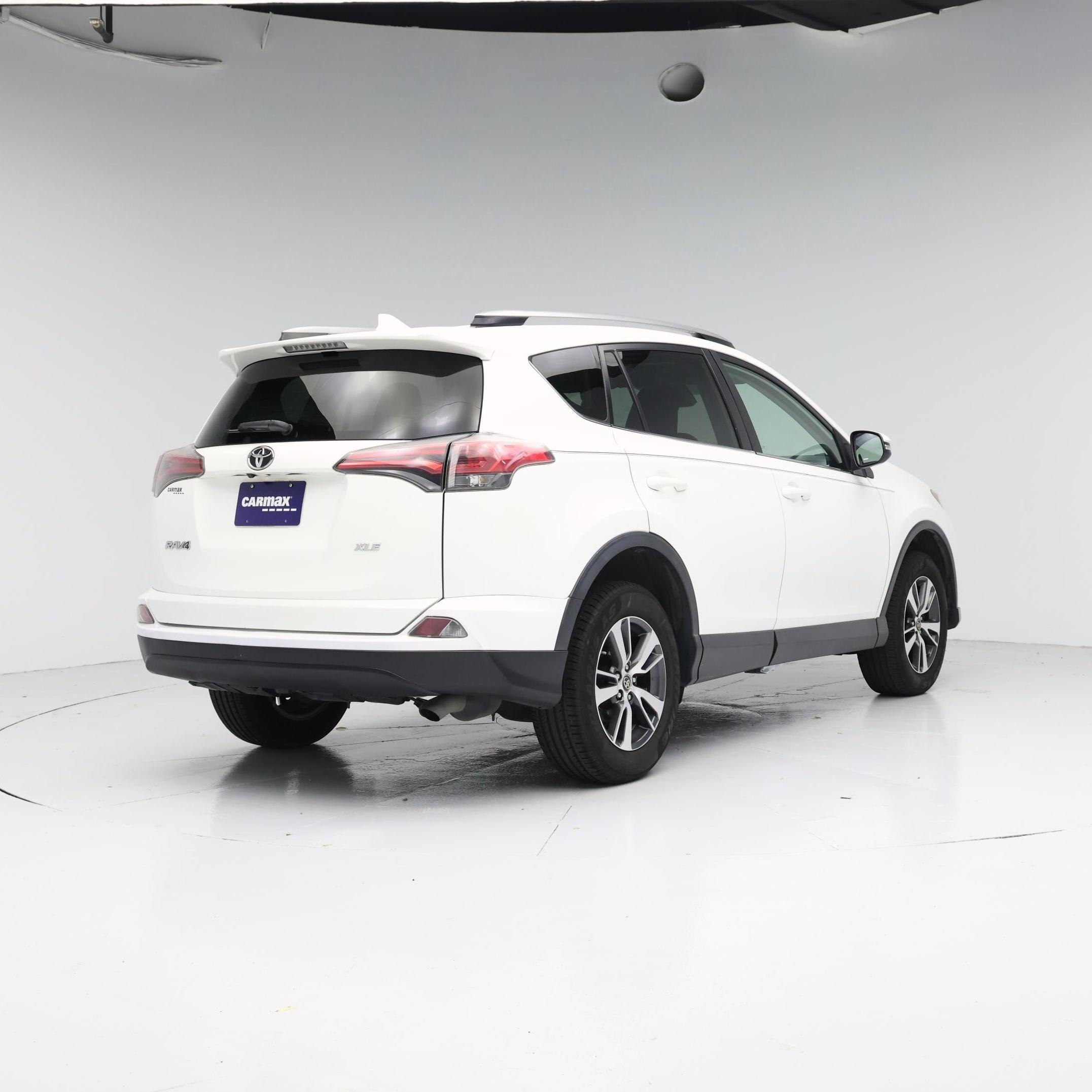 Thumbnail: 2018 Toyota RAV4 - 8
