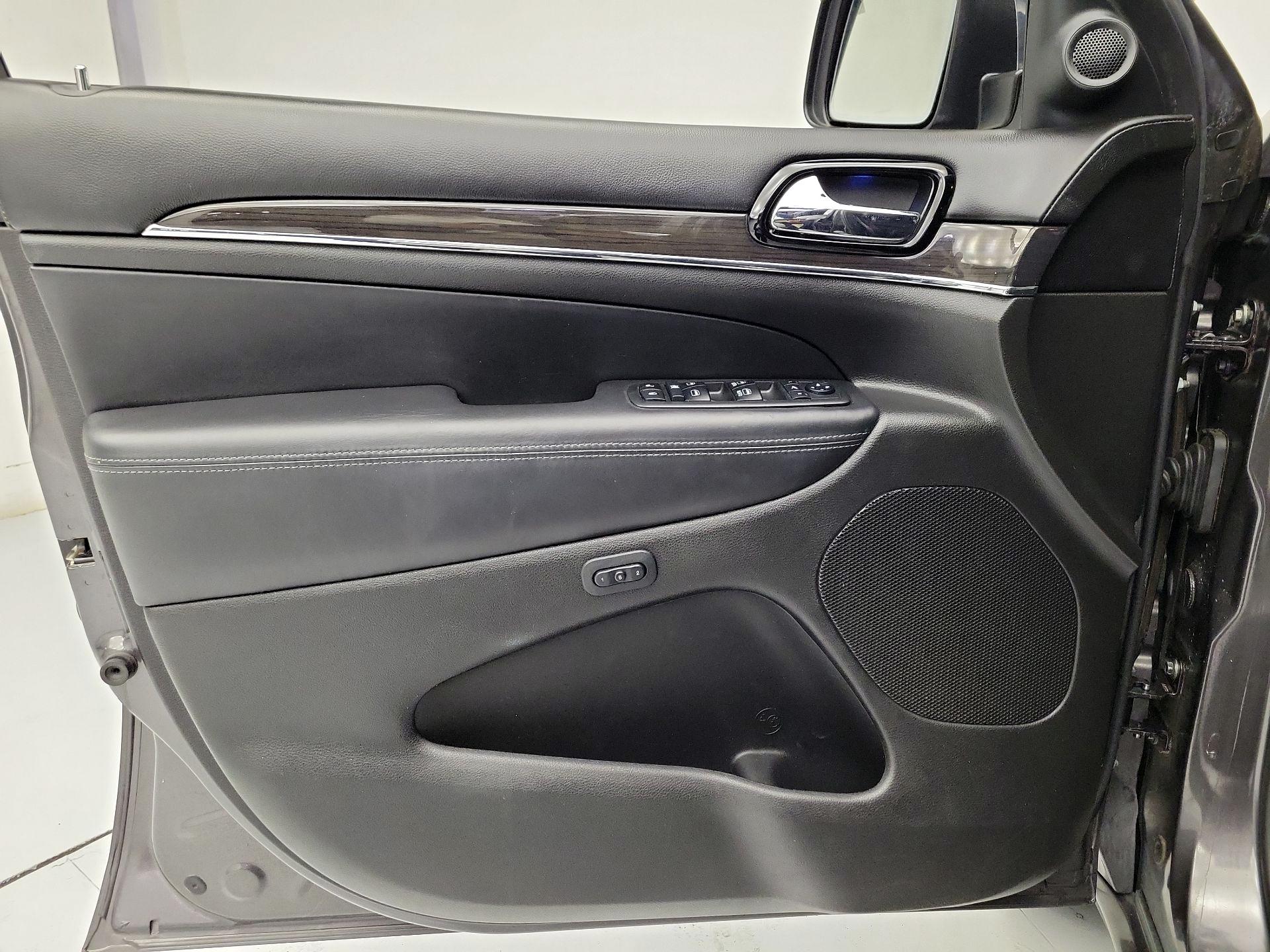 Thumbnail: 2019 Jeep Grand Cherokee - 12