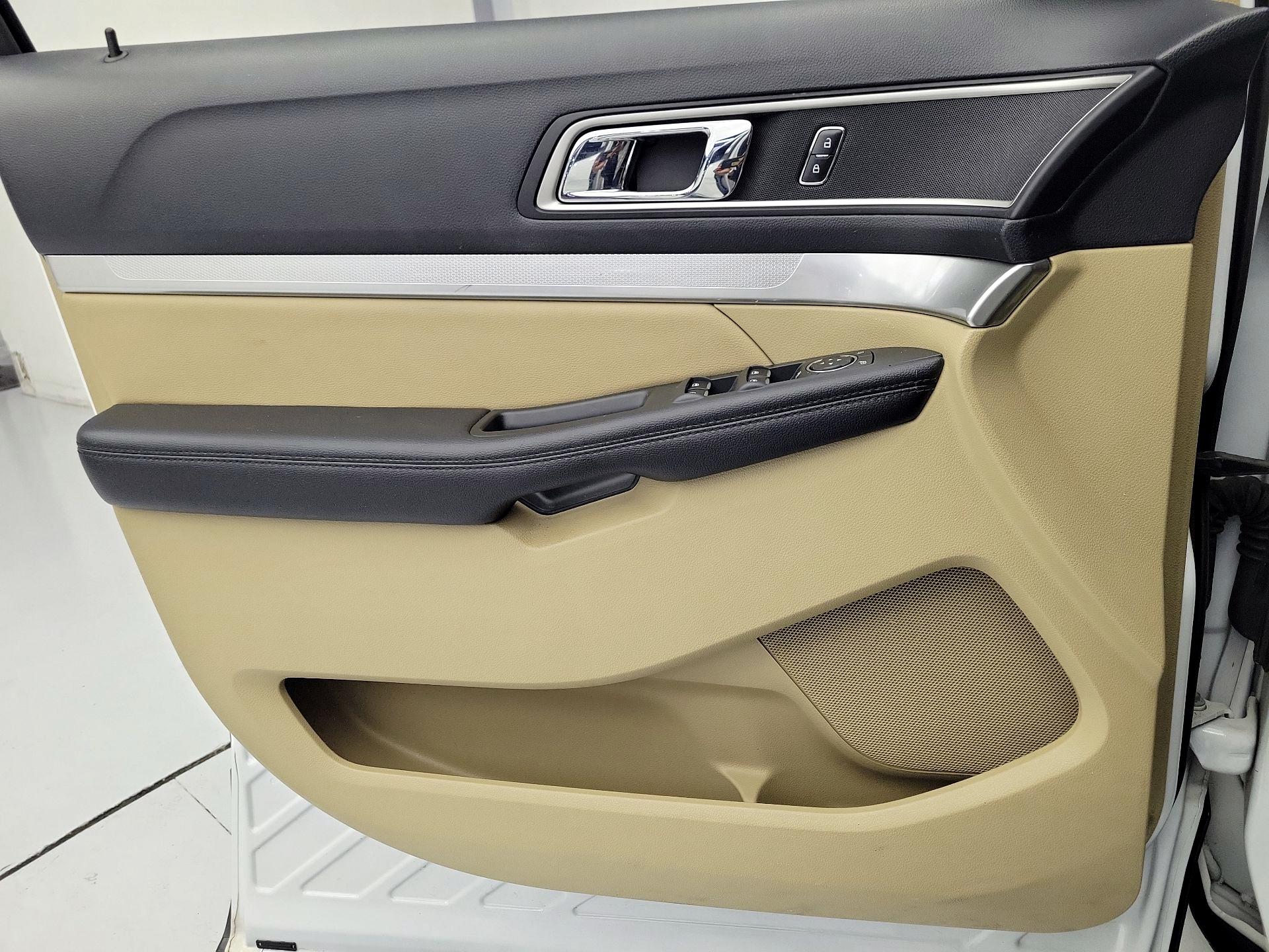 Thumbnail: 2017 Ford Explorer - 12