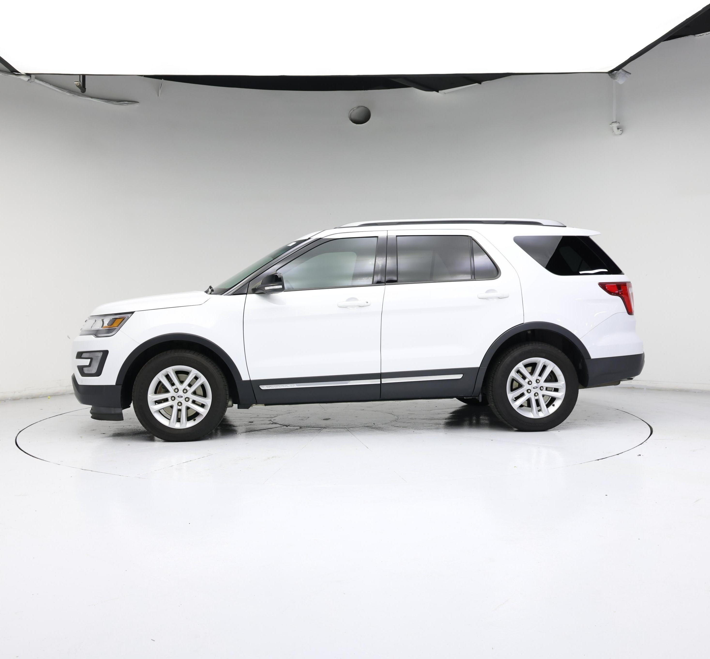 Thumbnail: 2017 Ford Explorer - 3