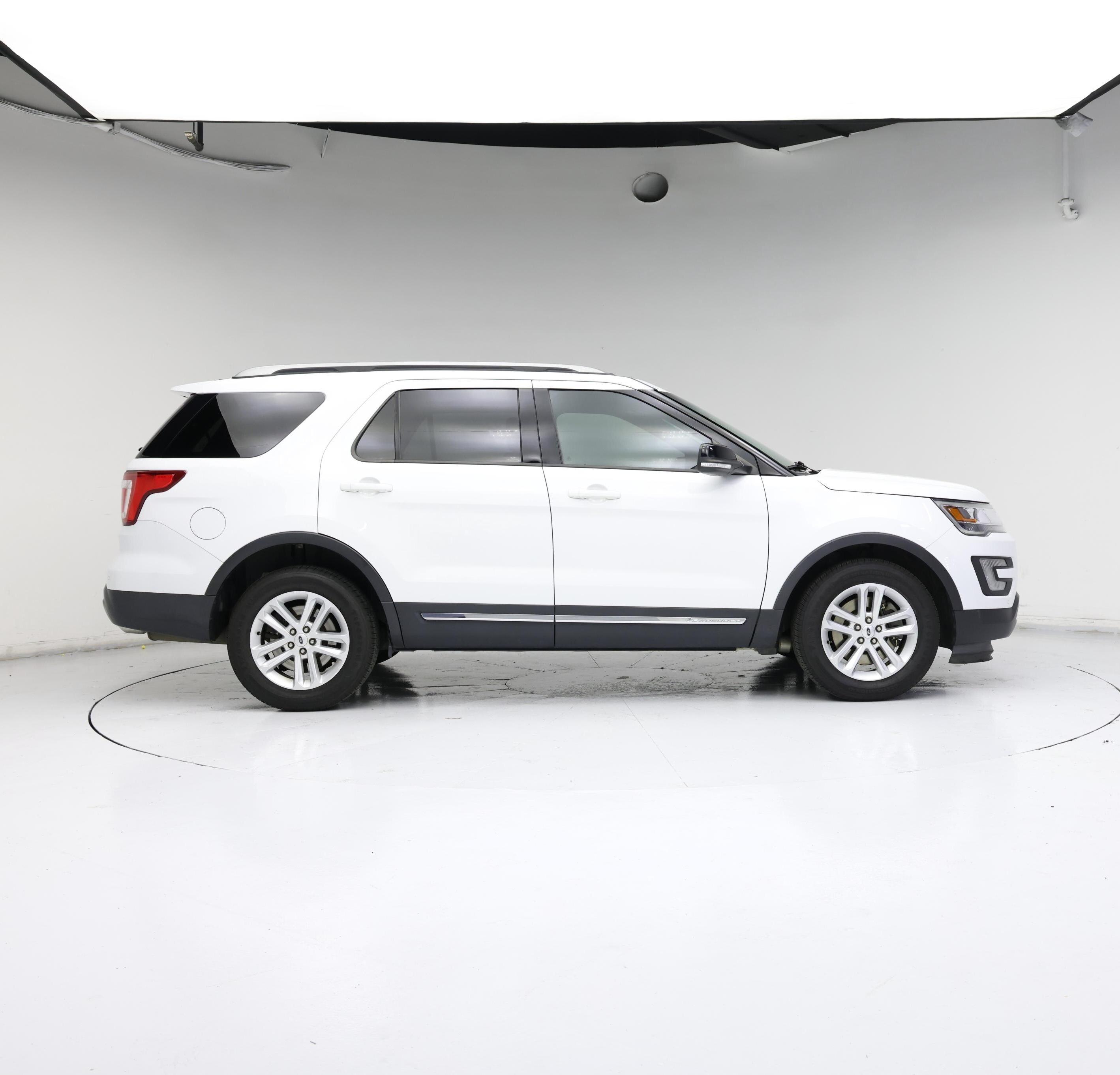 Thumbnail: 2017 Ford Explorer - 7