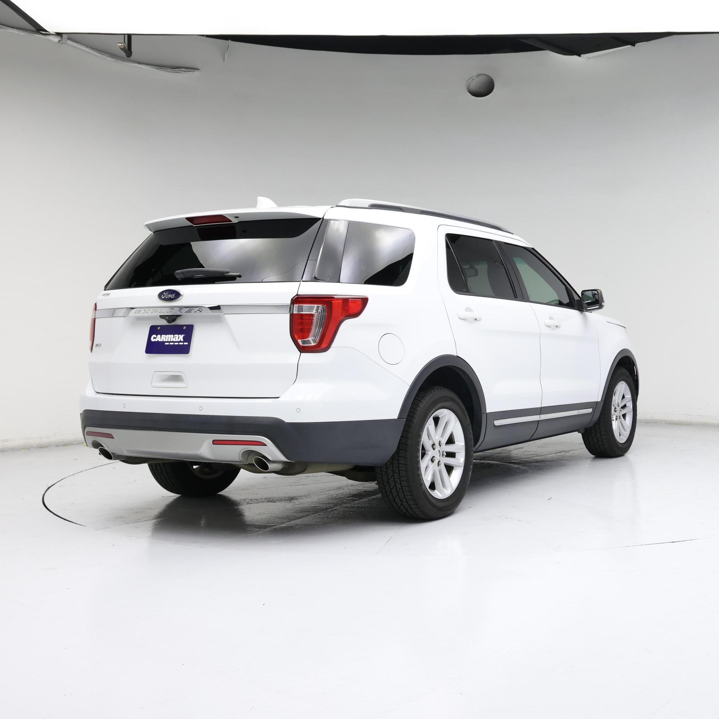Thumbnail: 2017 Ford Explorer - 8