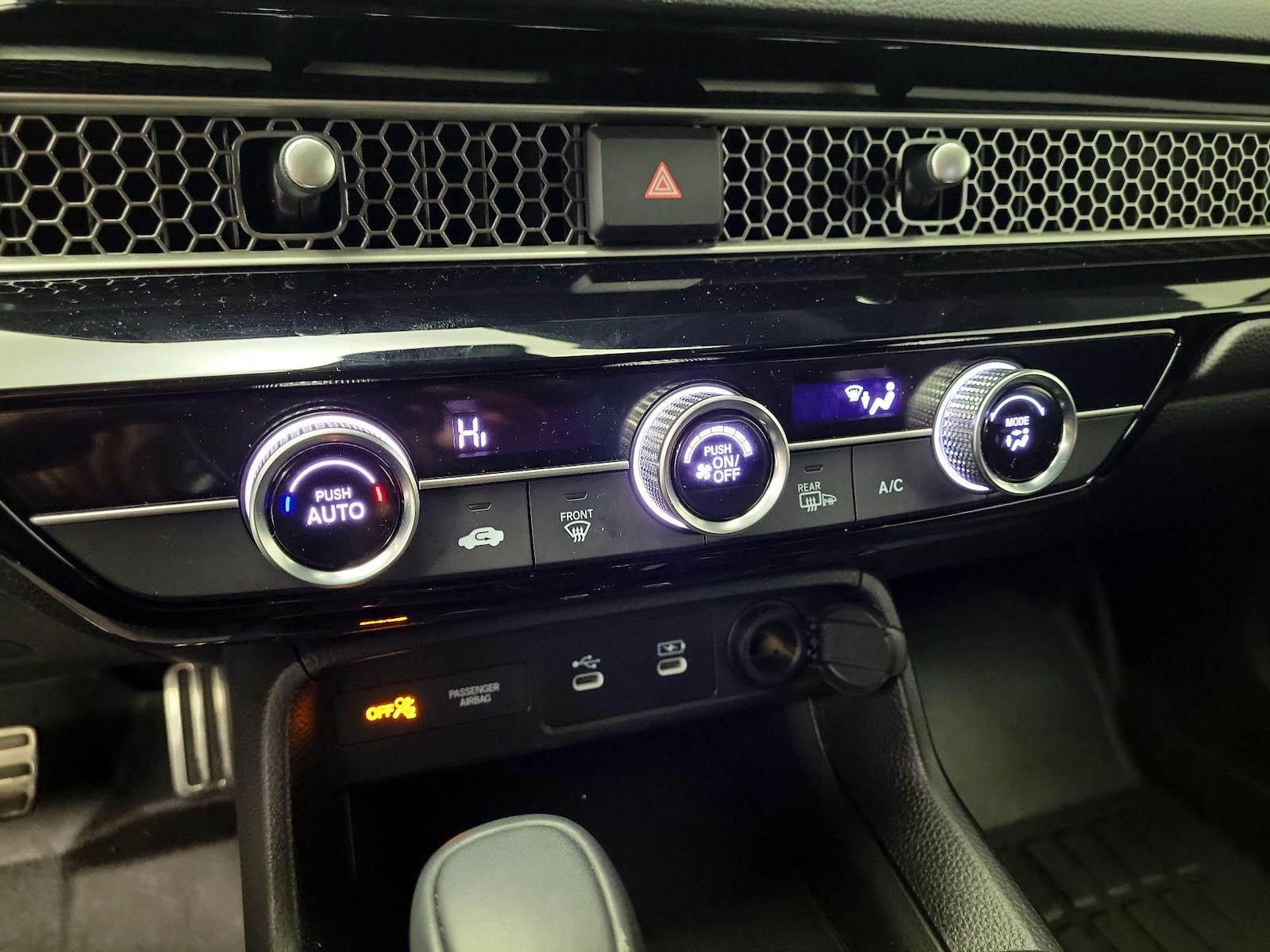 2025 Honda Civic Hatchback Sport - Photo 17