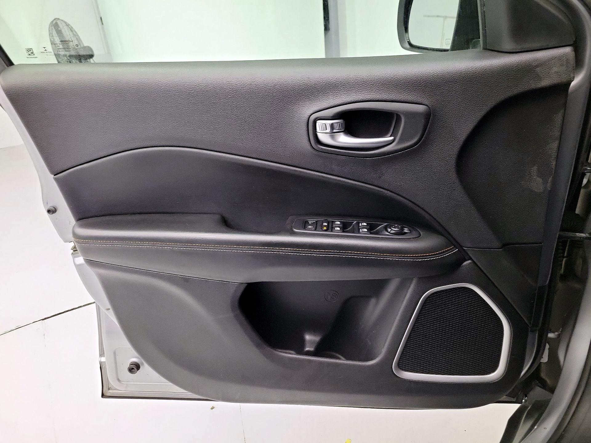 Thumbnail: 2017 Jeep Compass - 12