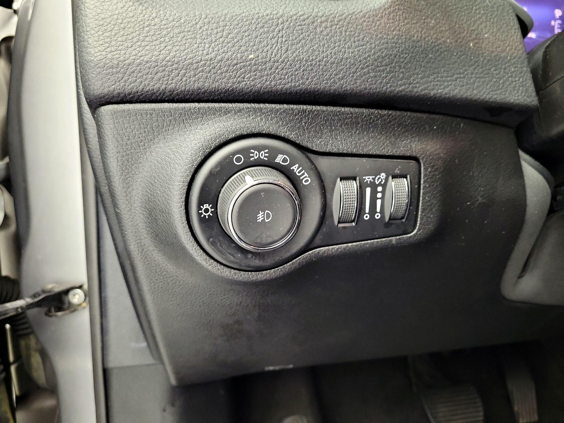 Thumbnail: 2017 Jeep Compass - 13