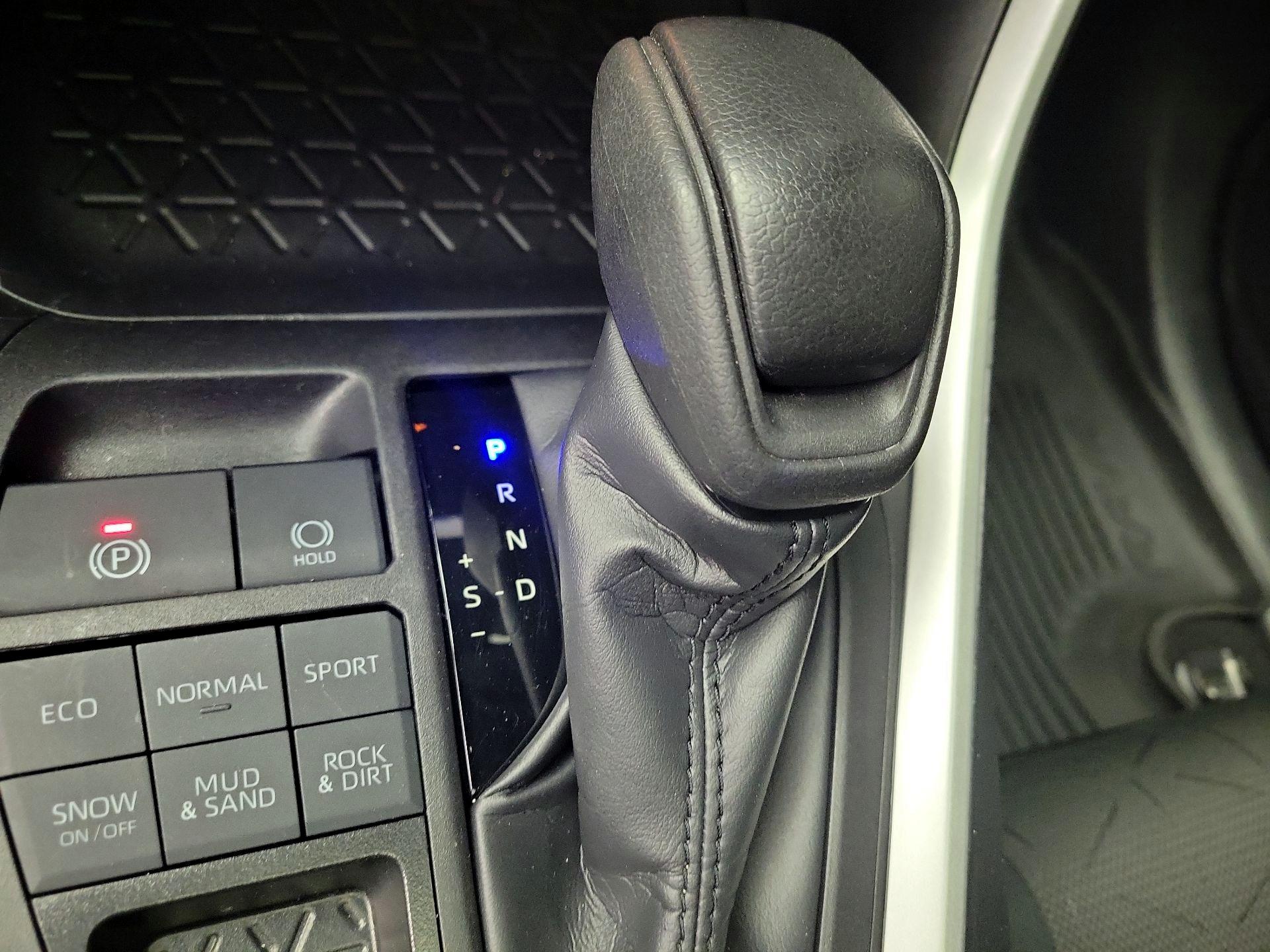 Thumbnail: 2024 Toyota RAV4 - 17