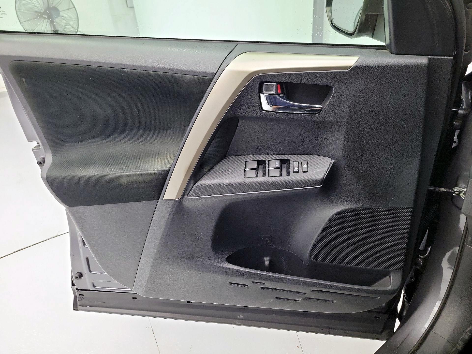 Thumbnail: 2014 Toyota RAV4 - 12