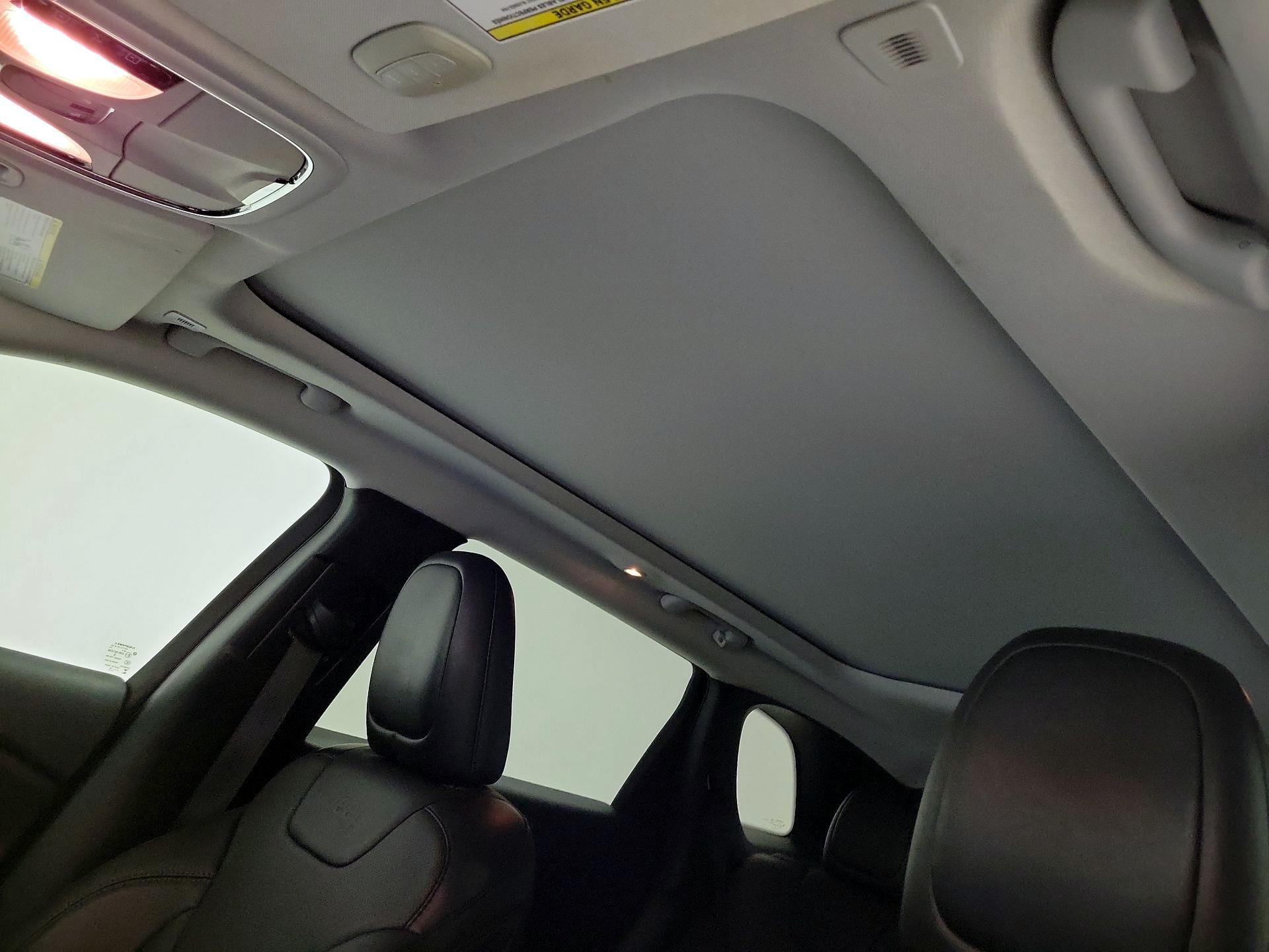 Thumbnail: 2019 Jeep Cherokee - 19