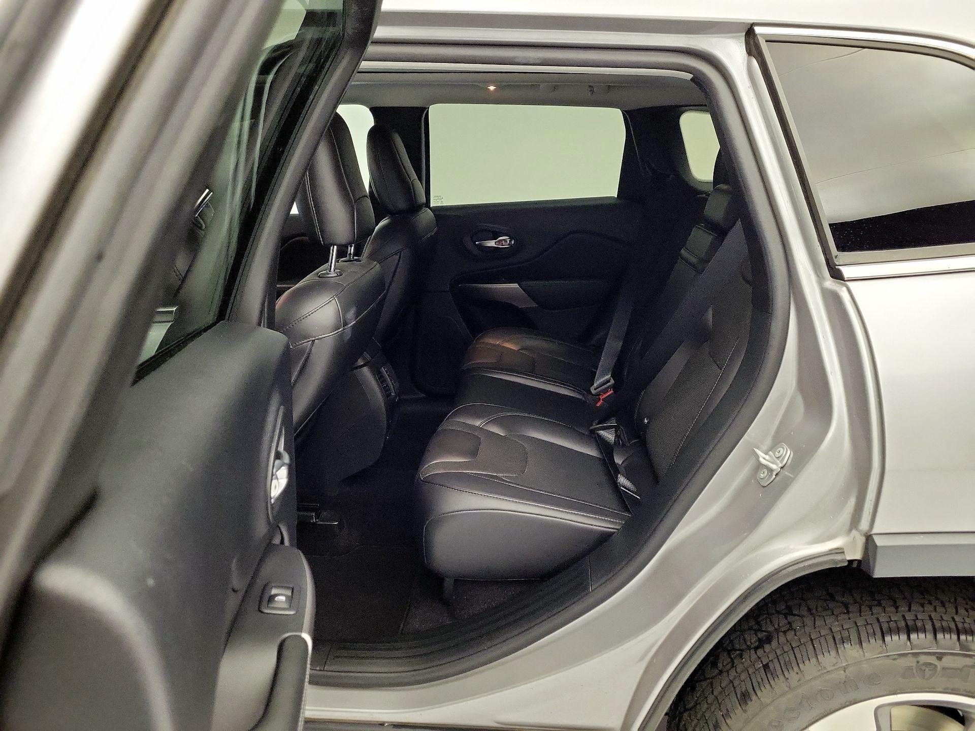 Thumbnail: 2019 Jeep Cherokee - 20