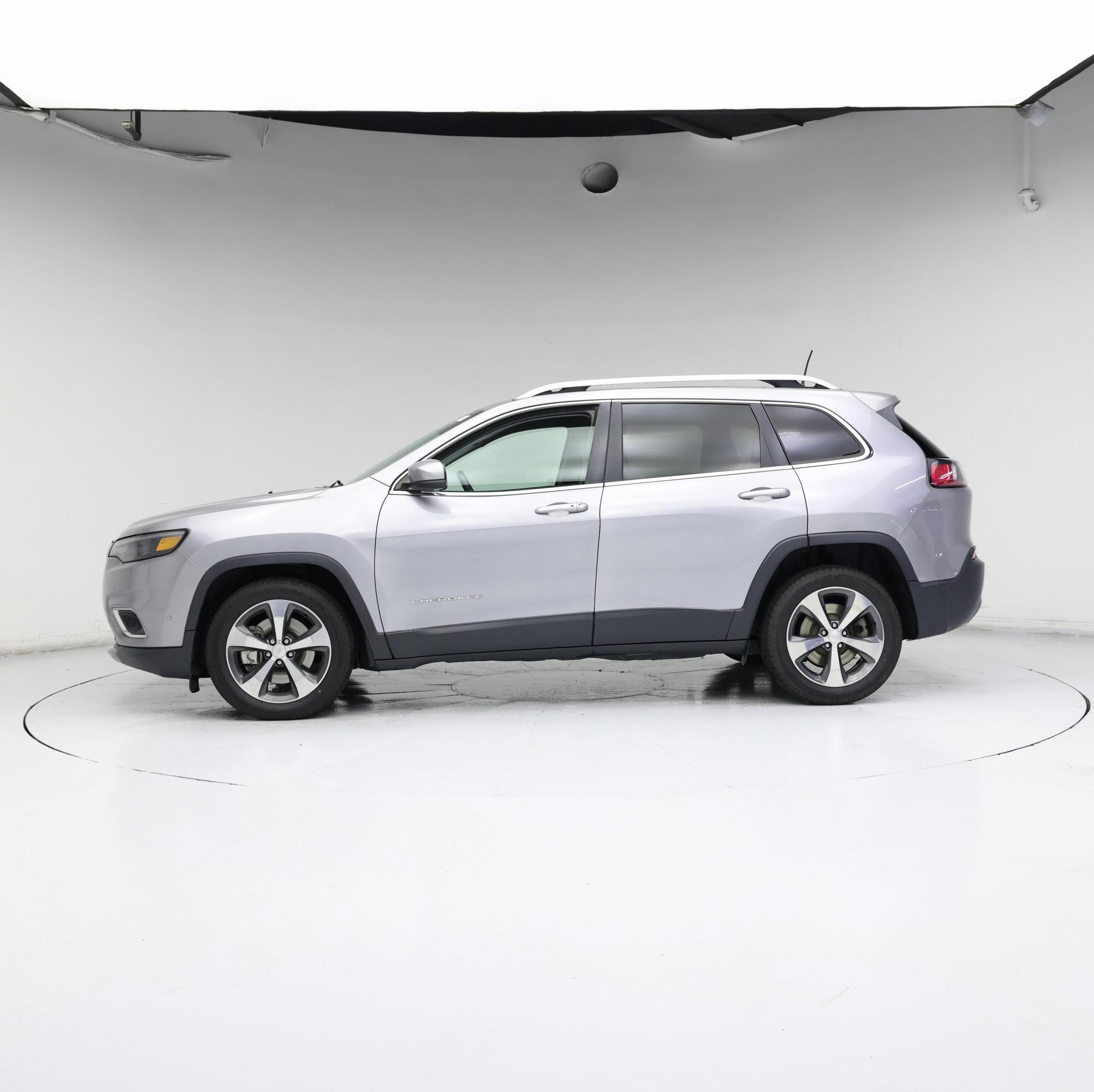 Thumbnail: 2019 Jeep Cherokee - 3