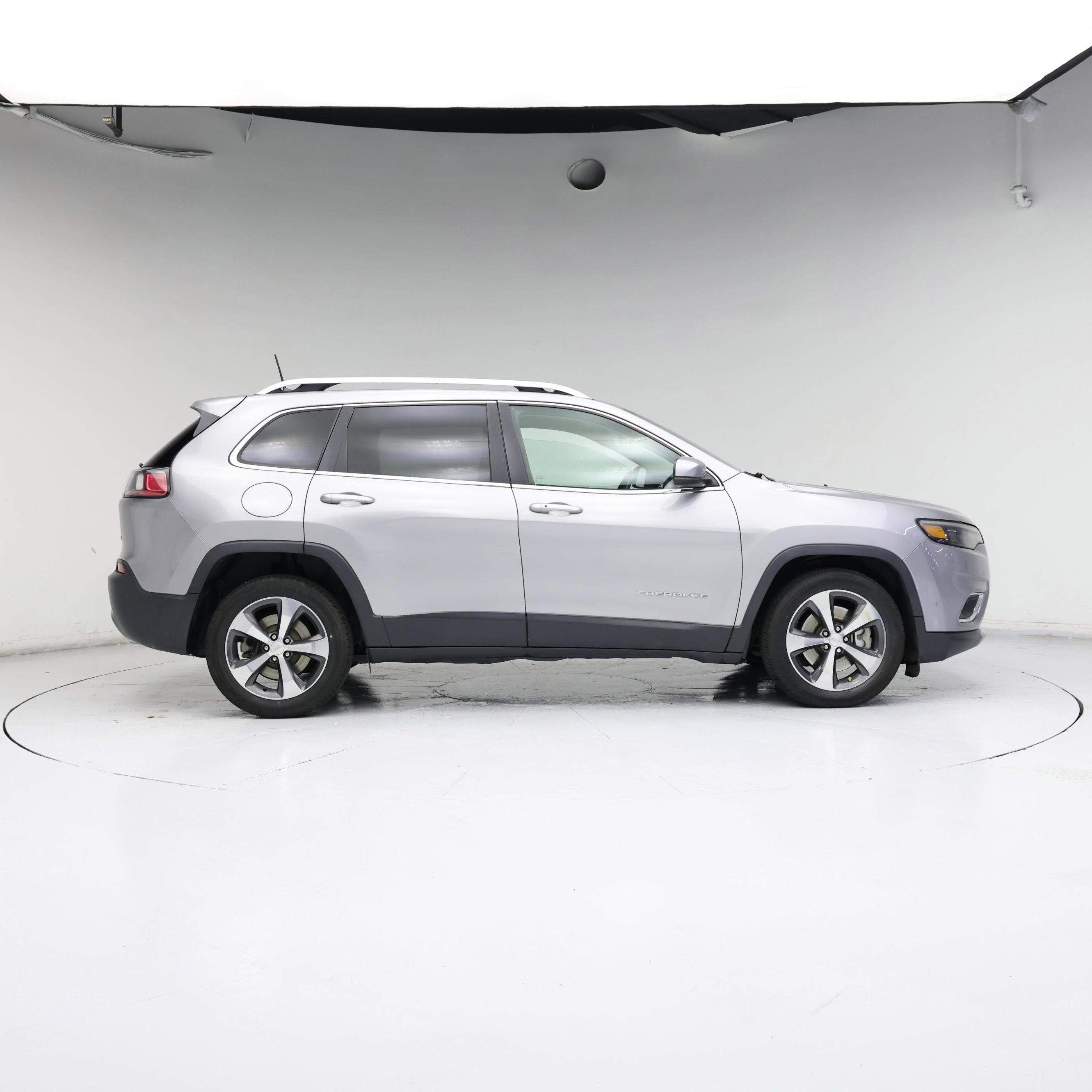 Thumbnail: 2019 Jeep Cherokee - 7