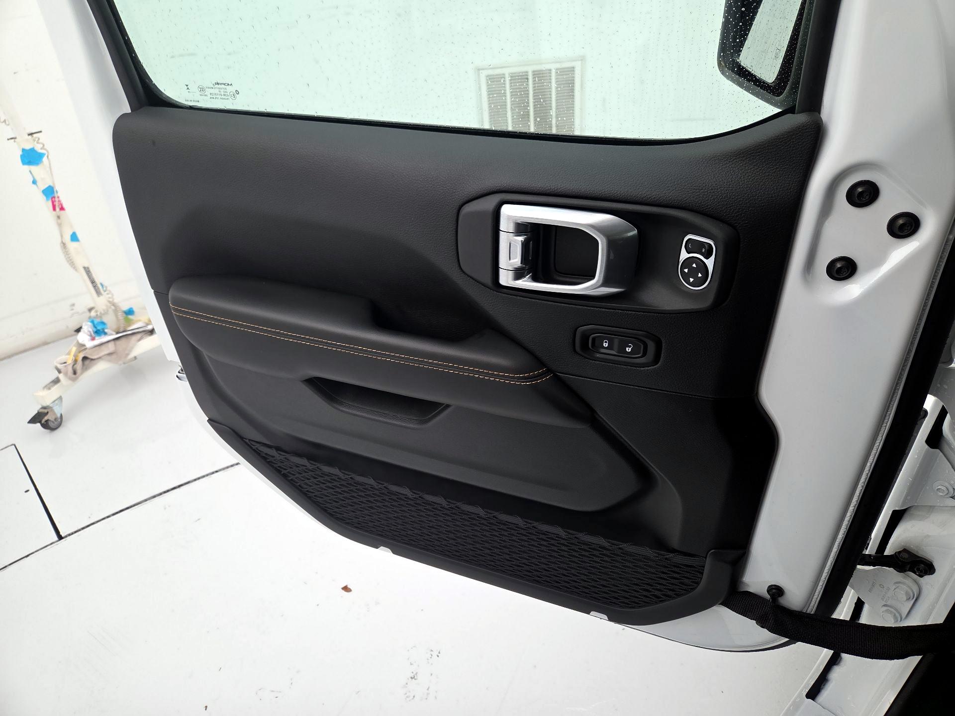 Thumbnail: 2025 Jeep Gladiator - 12