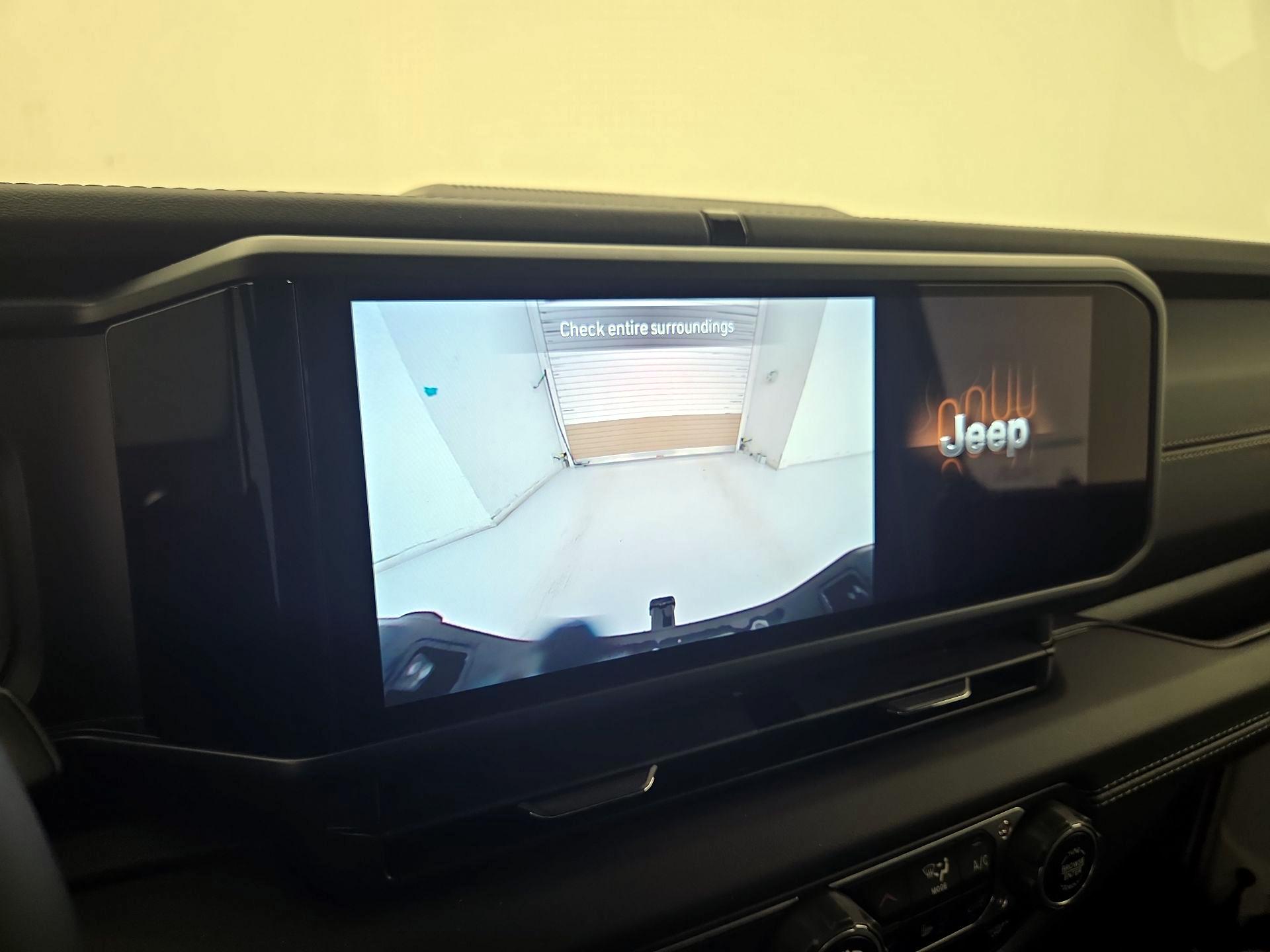 Thumbnail: 2025 Jeep Gladiator - 14