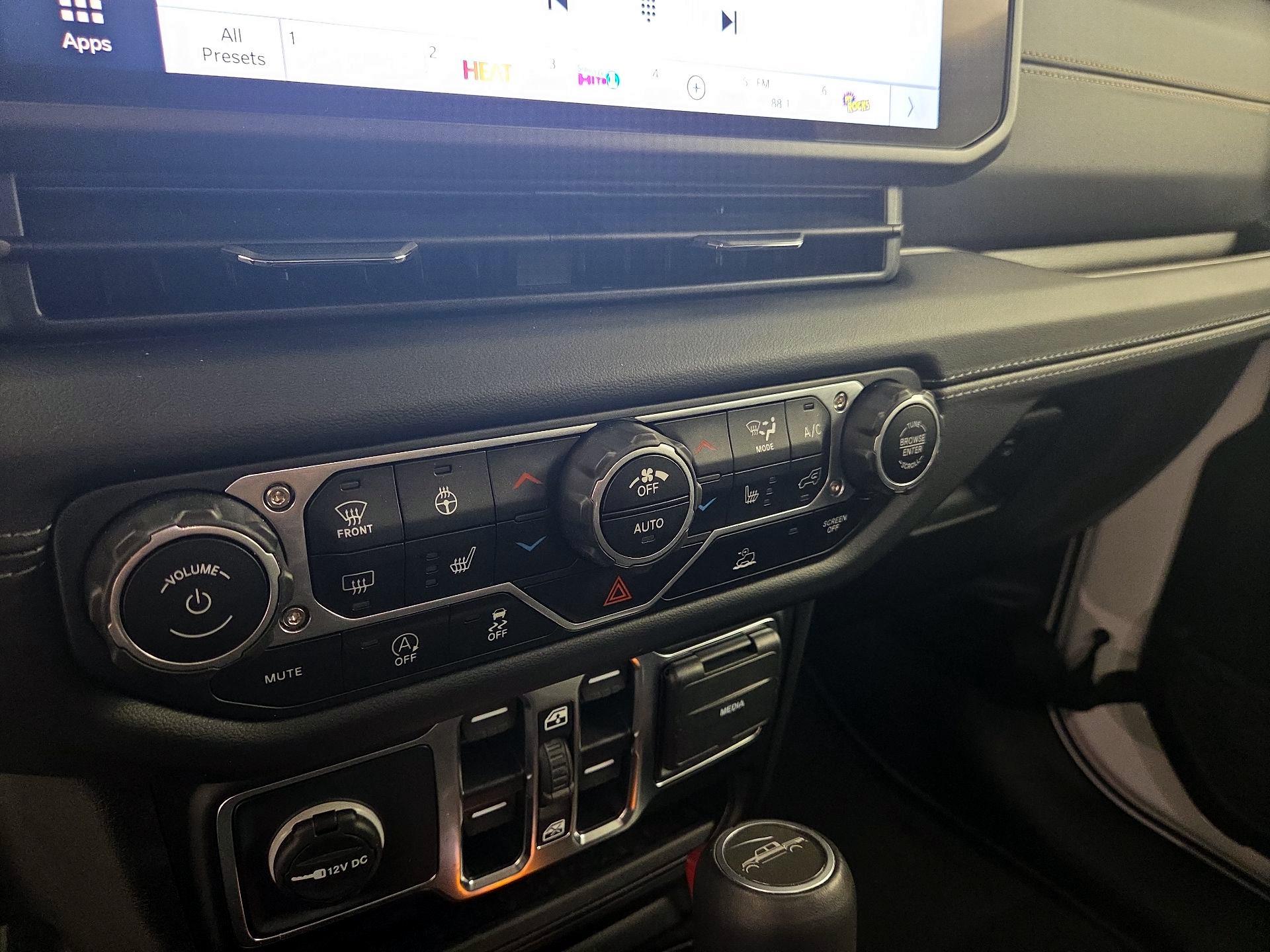 Thumbnail: 2025 Jeep Gladiator - 16