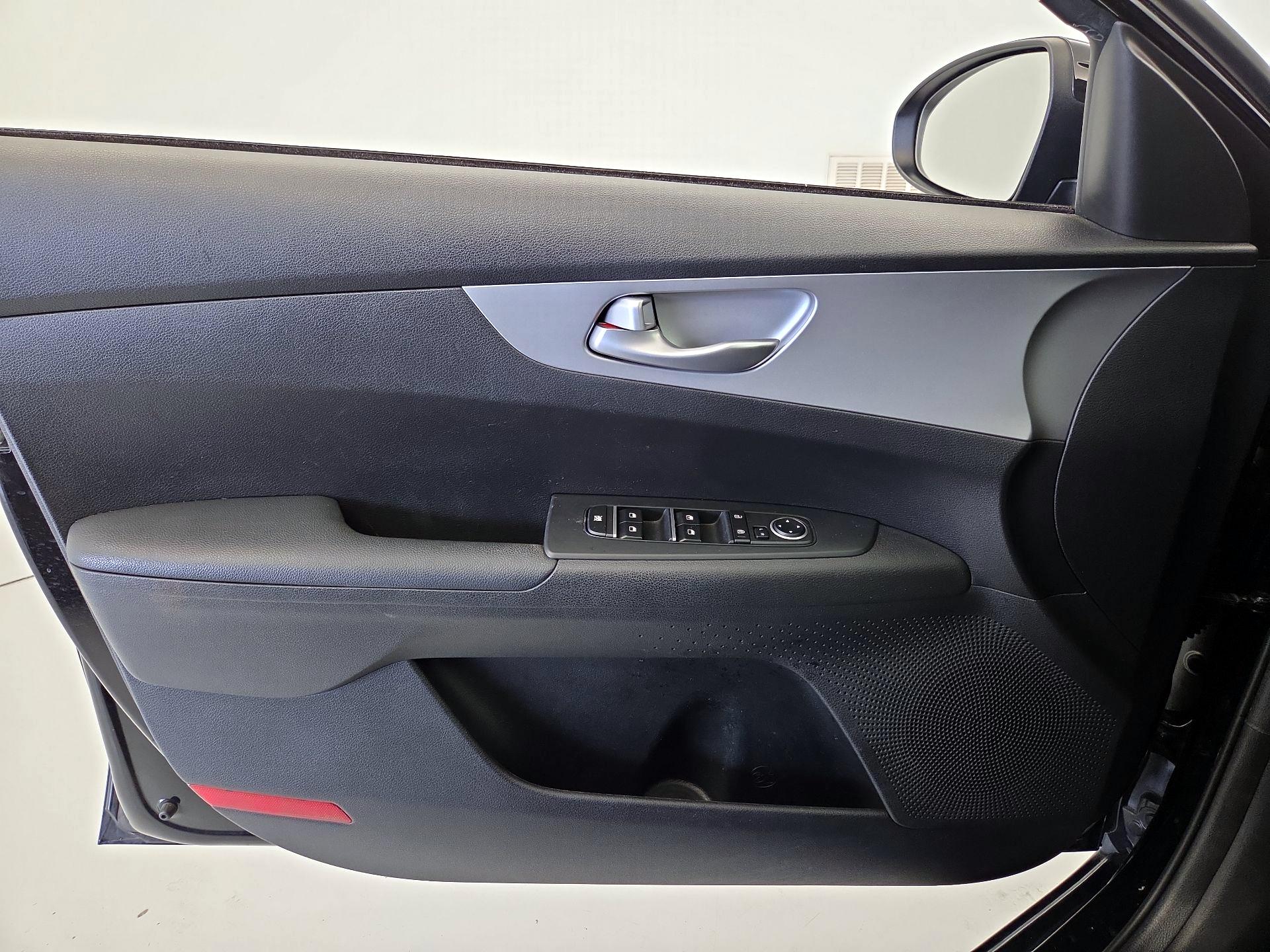 Thumbnail: 2023 Kia Forte - 12