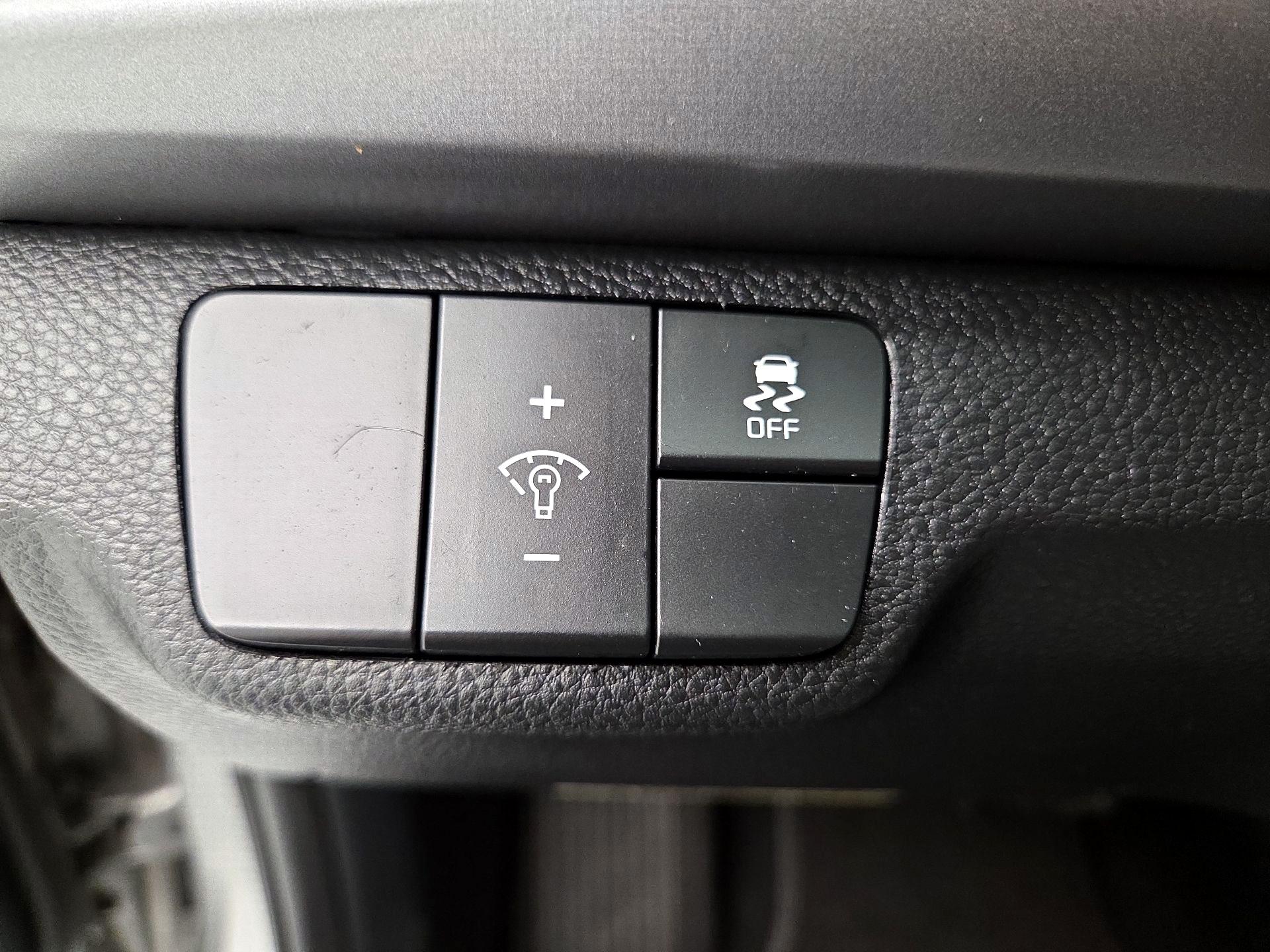 Thumbnail: 2022 Kia Rio - 13