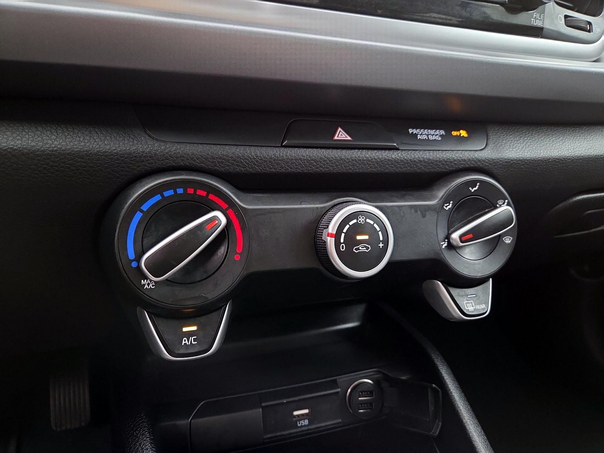 Thumbnail: 2022 Kia Rio - 16