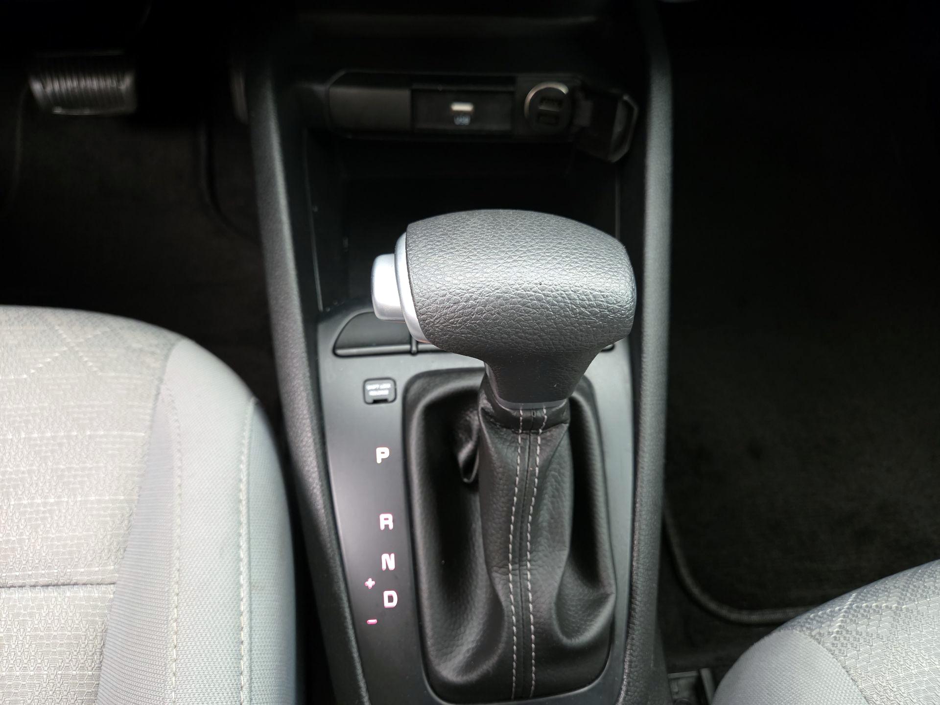 Thumbnail: 2022 Kia Rio - 17