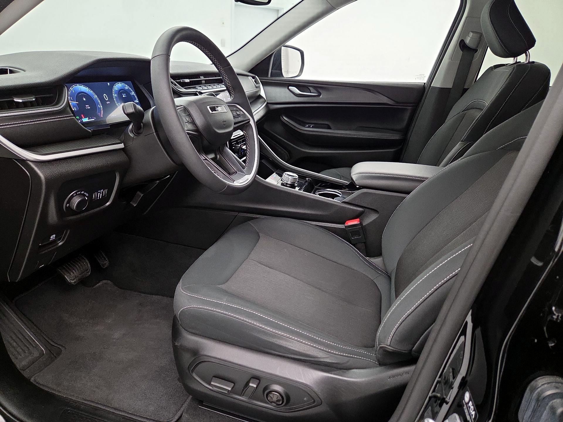 Thumbnail: 2023 Jeep Grand Cherokee - 11