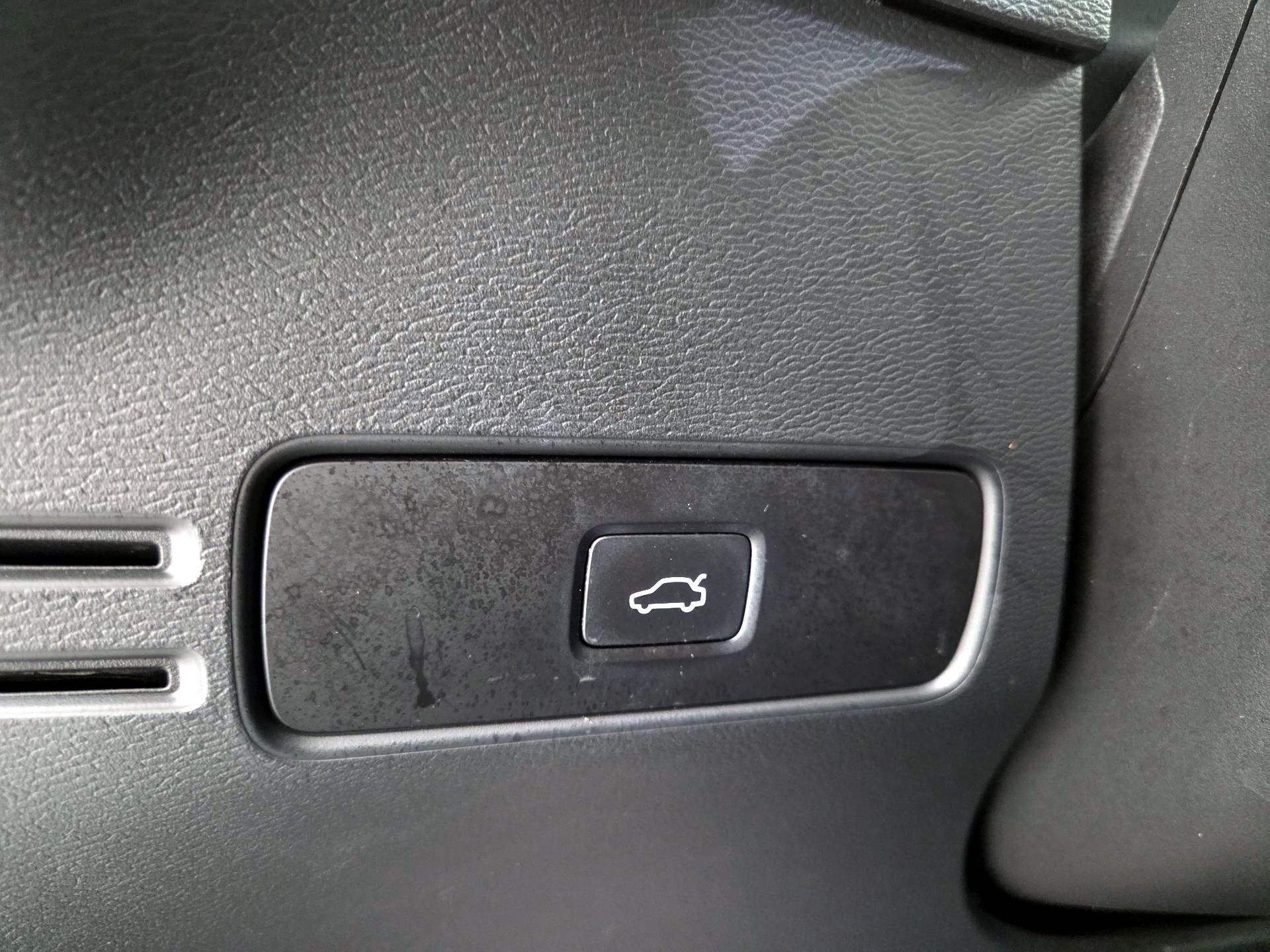 Thumbnail: 2023 Volvo XC40 - 13