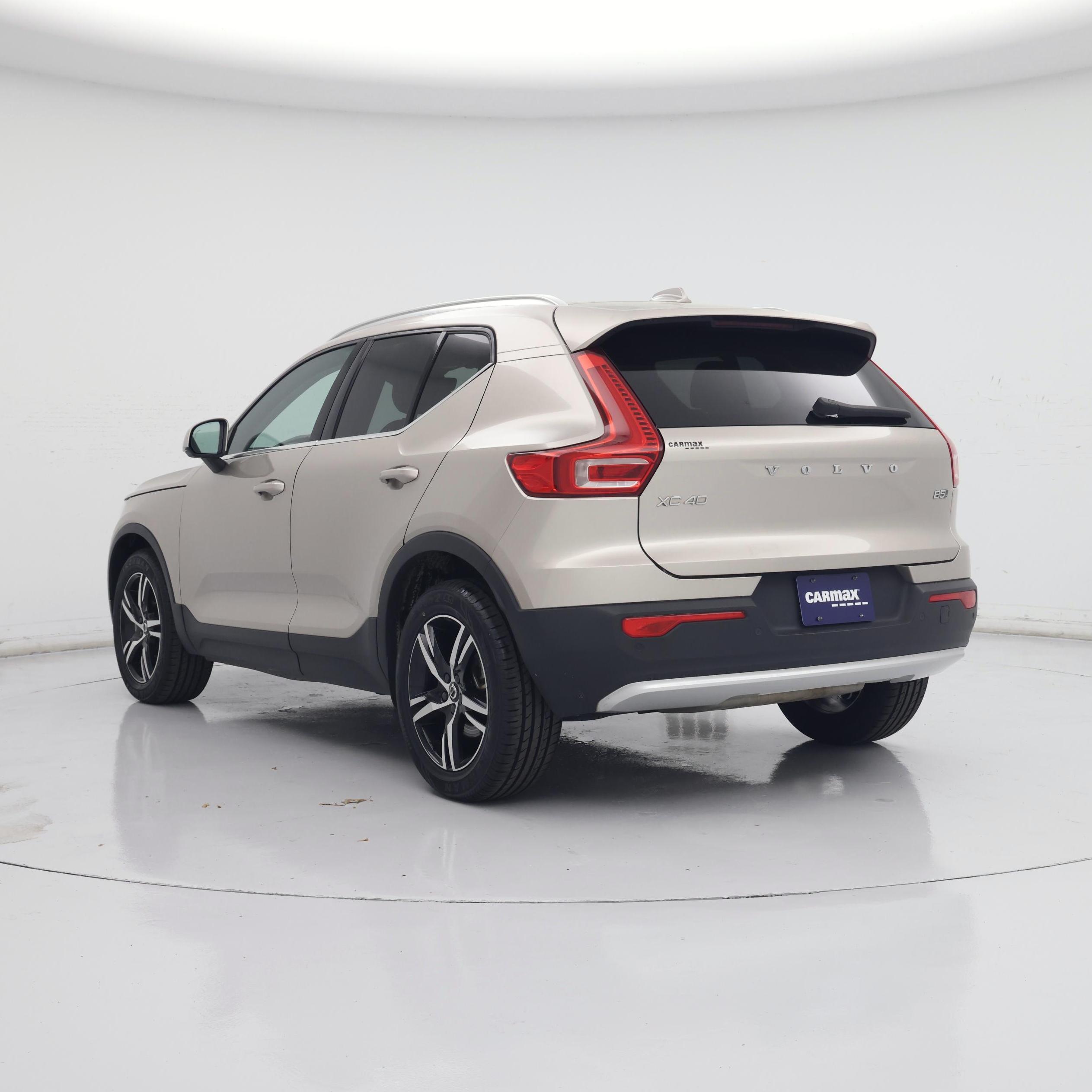 Thumbnail: 2023 Volvo XC40 - 2