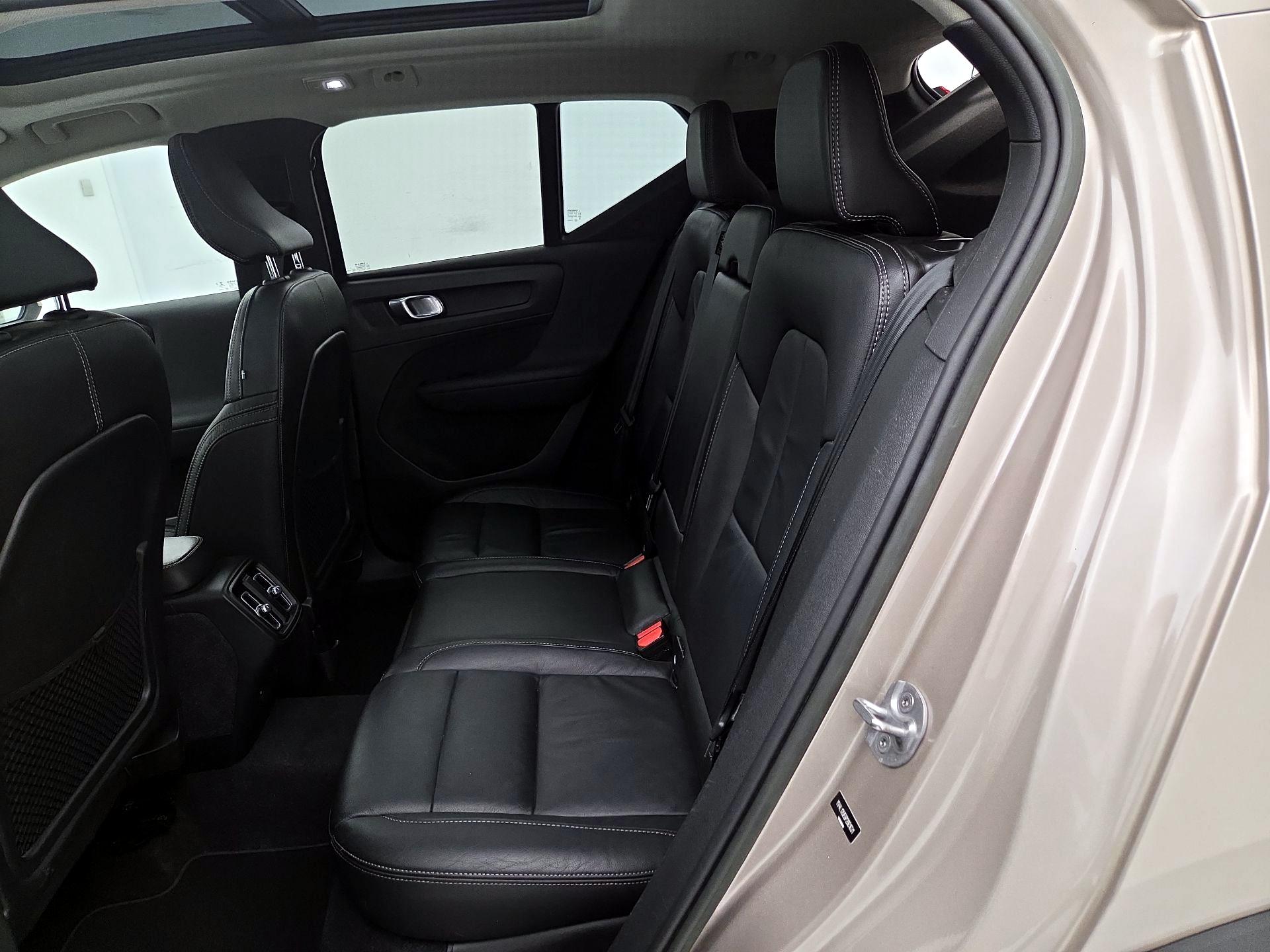Thumbnail: 2023 Volvo XC40 - 20