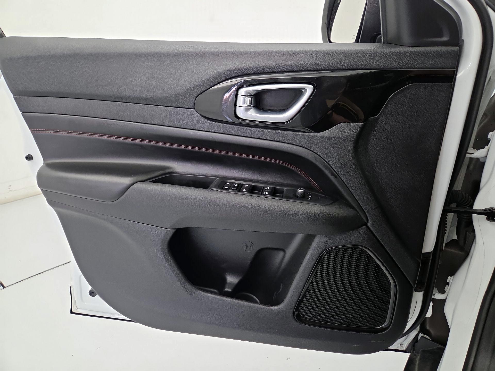 Thumbnail: 2023 Jeep Compass - 12