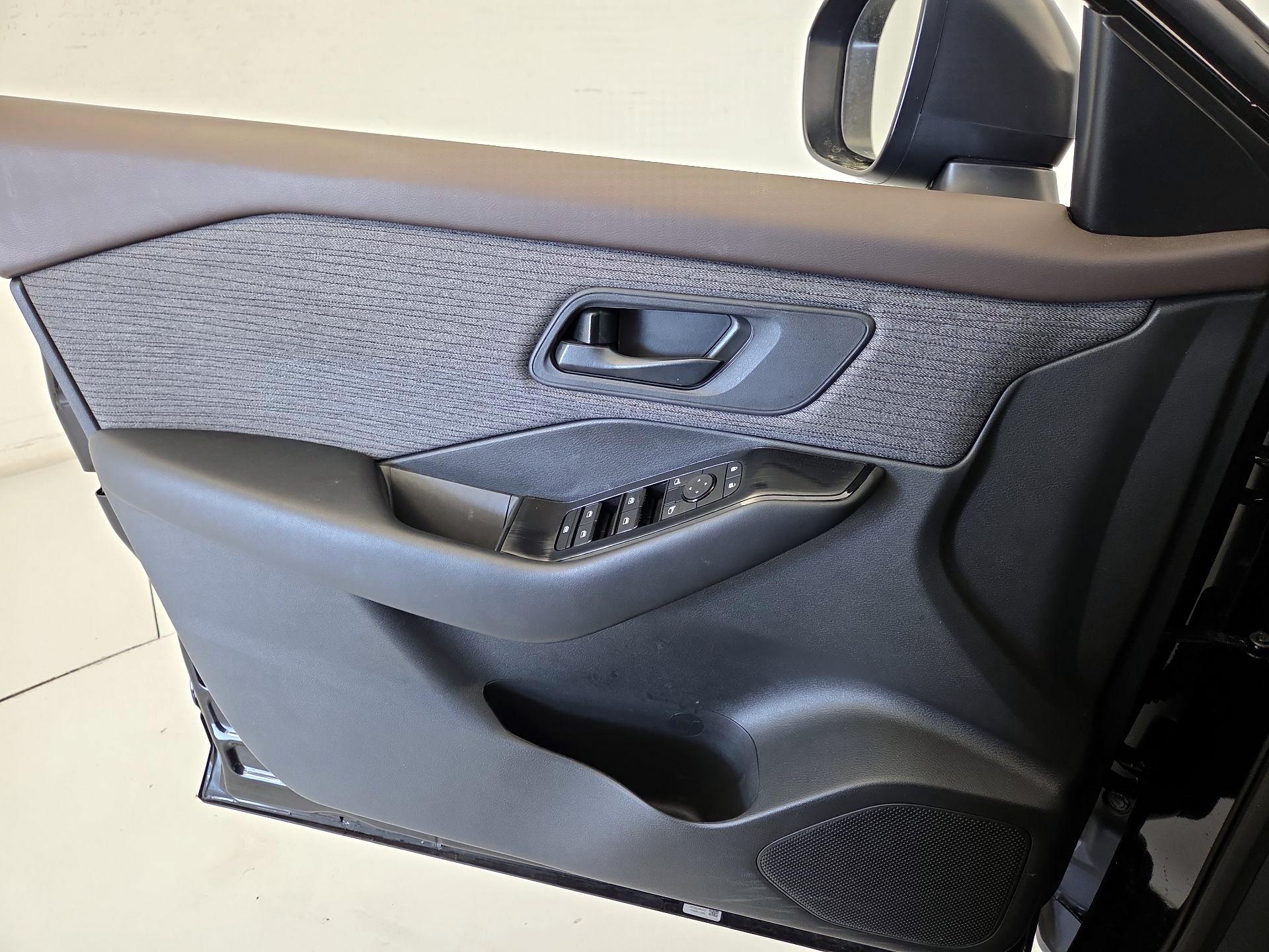 Thumbnail: 2023 Nissan Rogue - 12