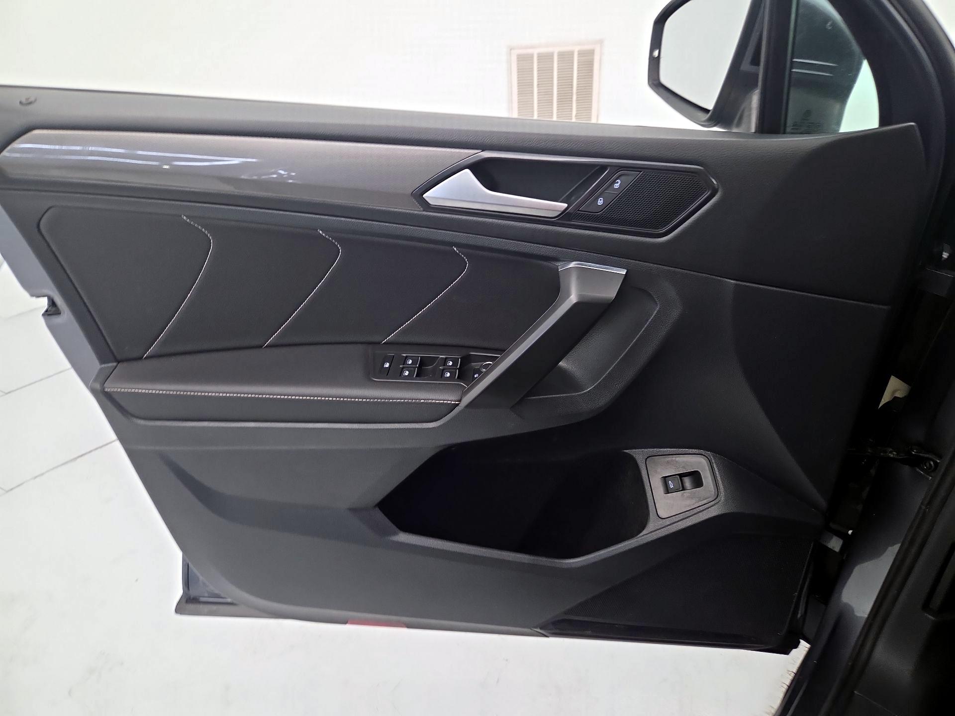 Thumbnail: 2022 Volkswagen Tiguan - 12