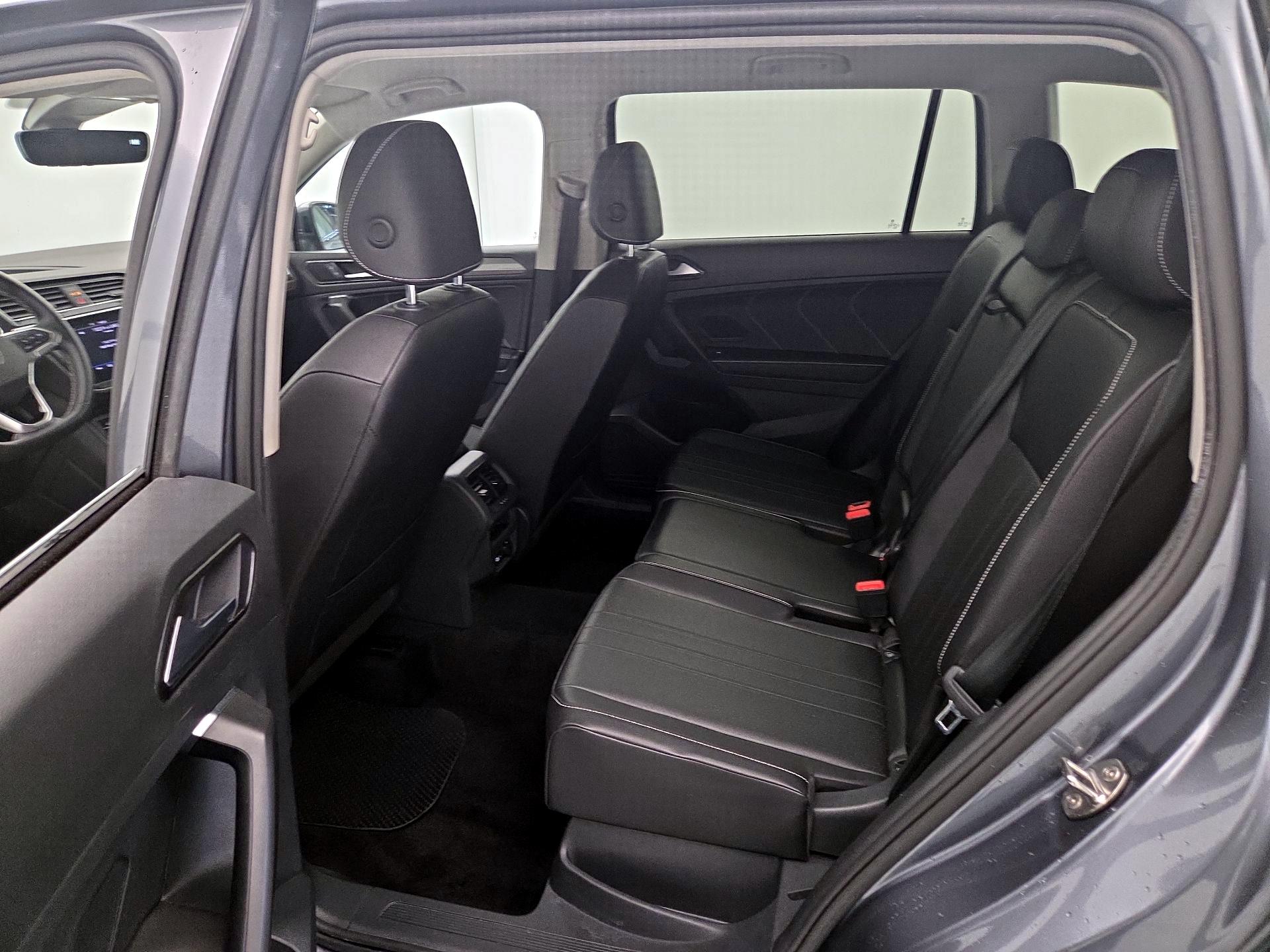 Thumbnail: 2022 Volkswagen Tiguan - 19