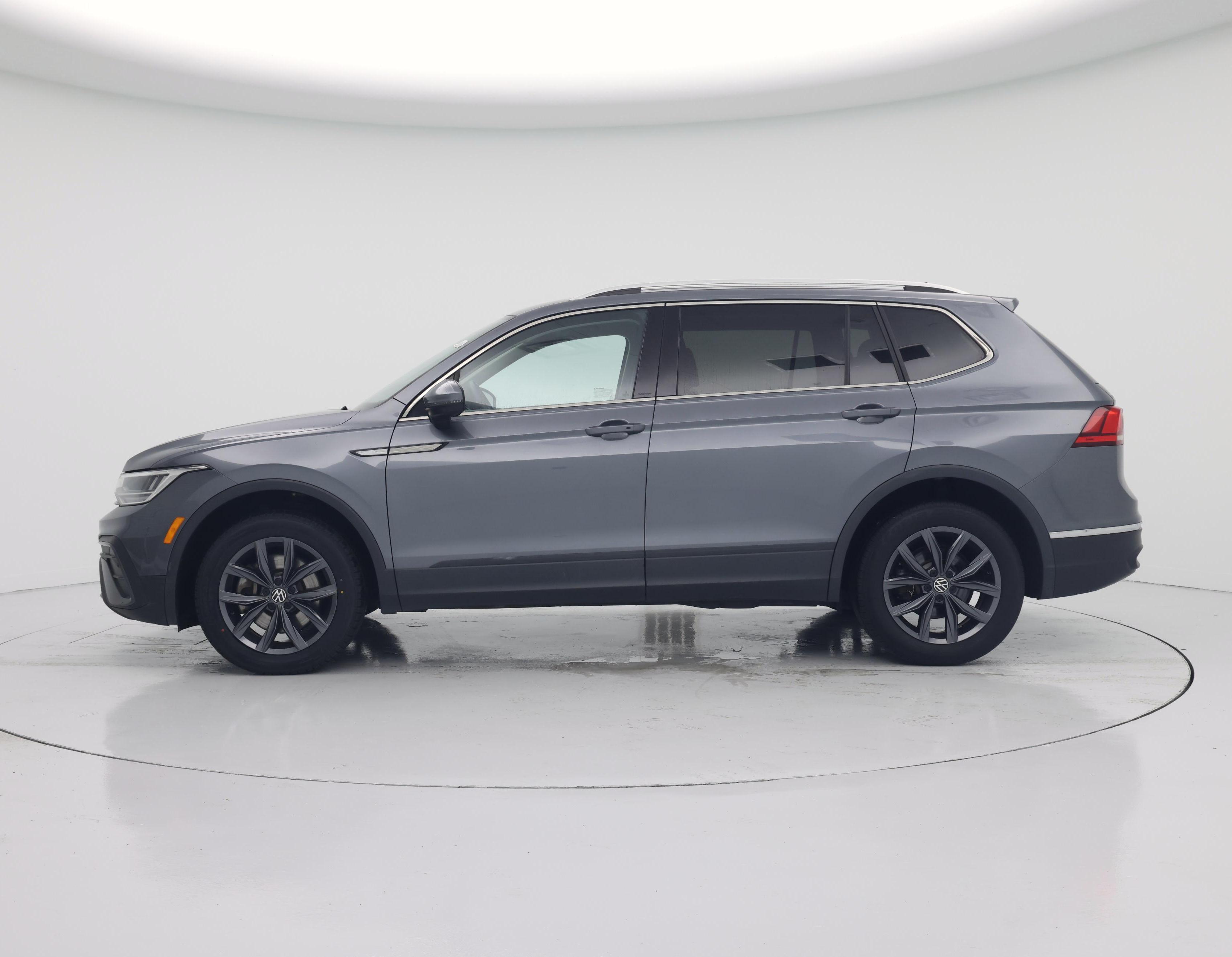 Thumbnail: 2022 Volkswagen Tiguan - 3