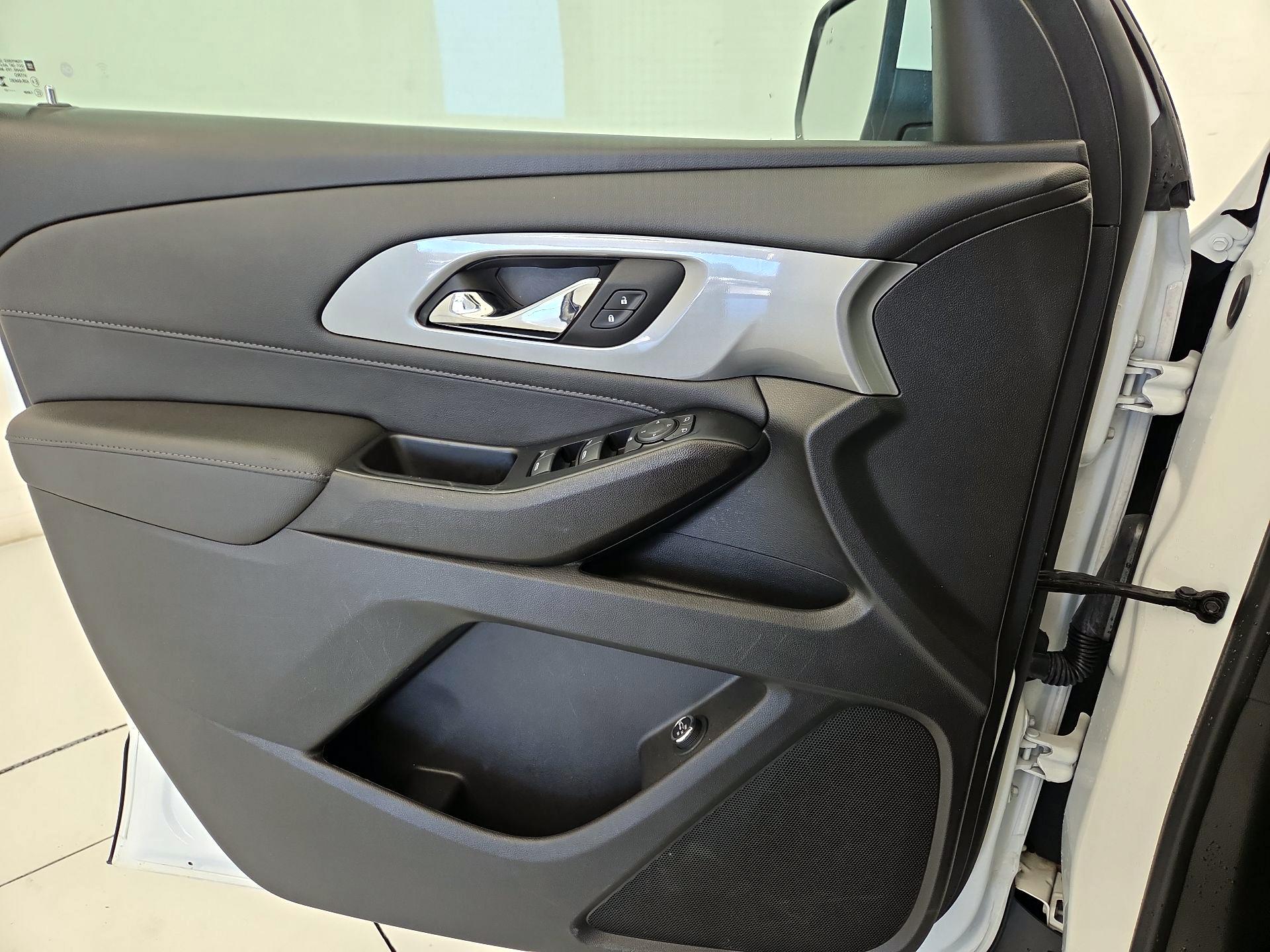 Thumbnail: 2023 Chevrolet Traverse - 12