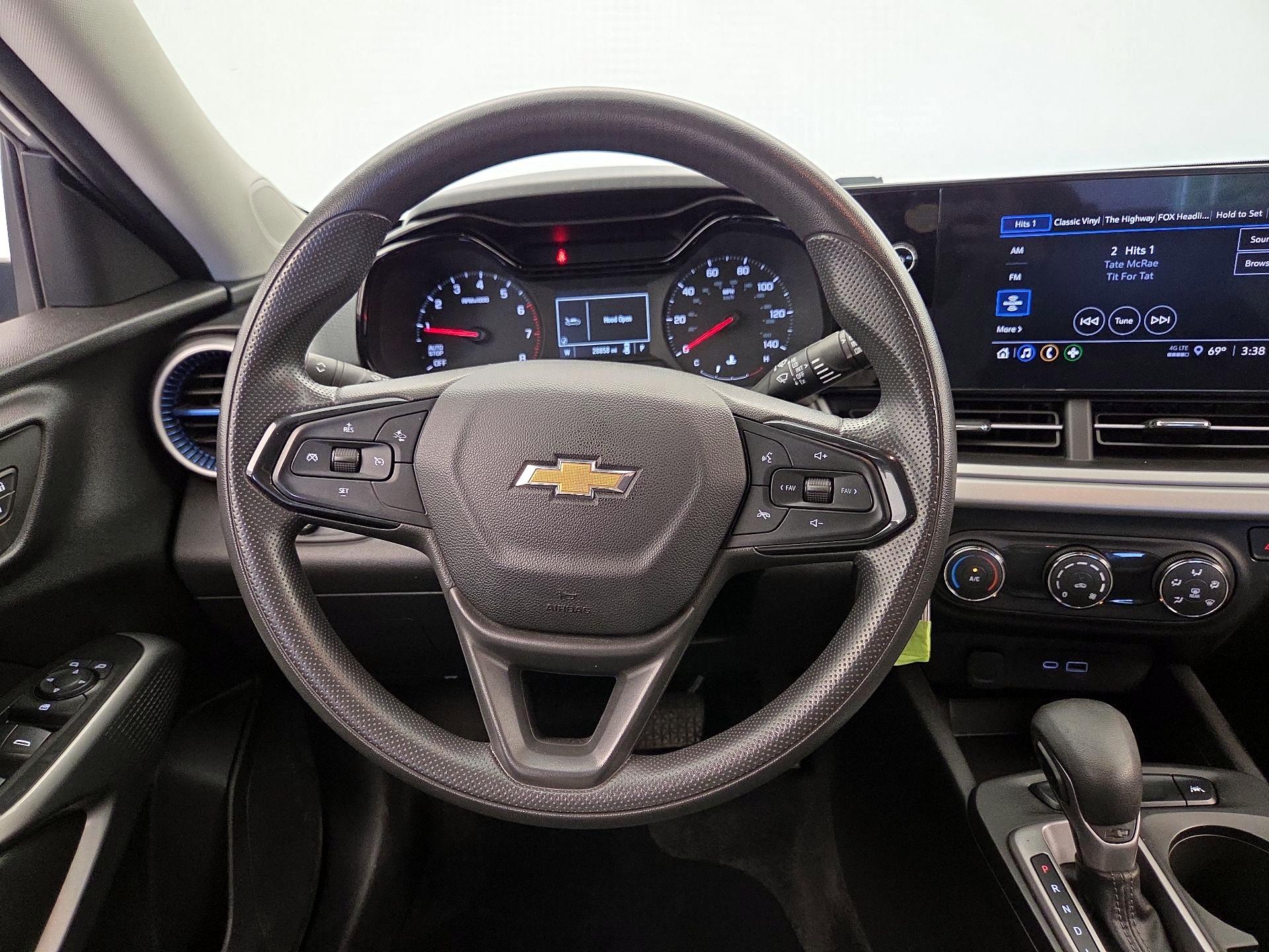 Thumbnail: 2024 Chevrolet Trax - 10