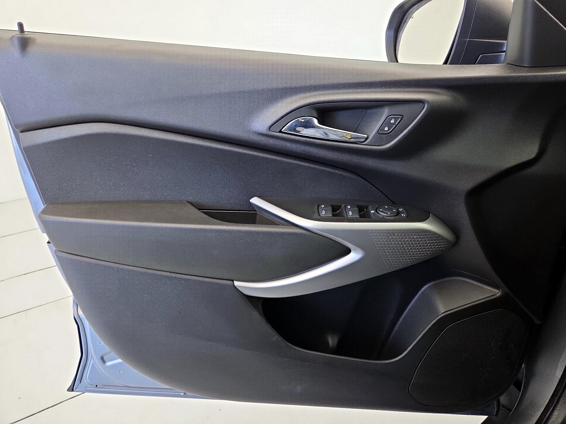 Thumbnail: 2024 Chevrolet Trax - 12