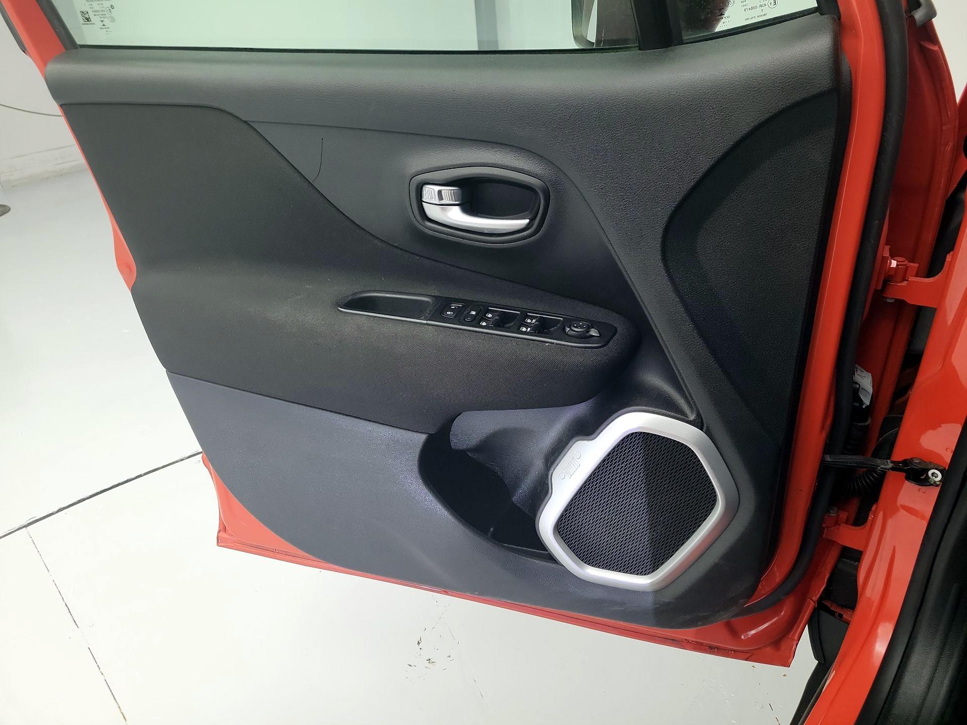 Thumbnail: 2019 Jeep Renegade - 12