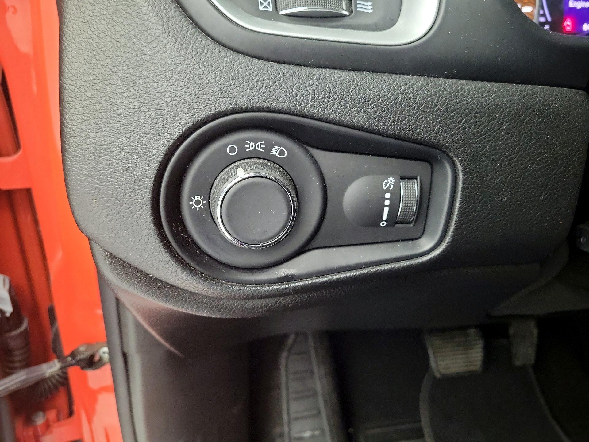 Thumbnail: 2019 Jeep Renegade - 13