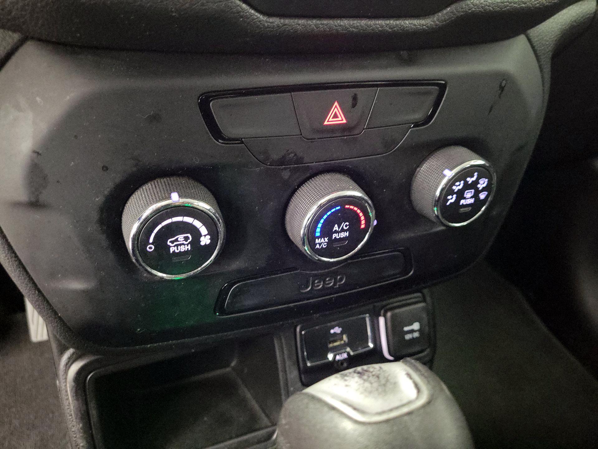 Thumbnail: 2019 Jeep Renegade - 16